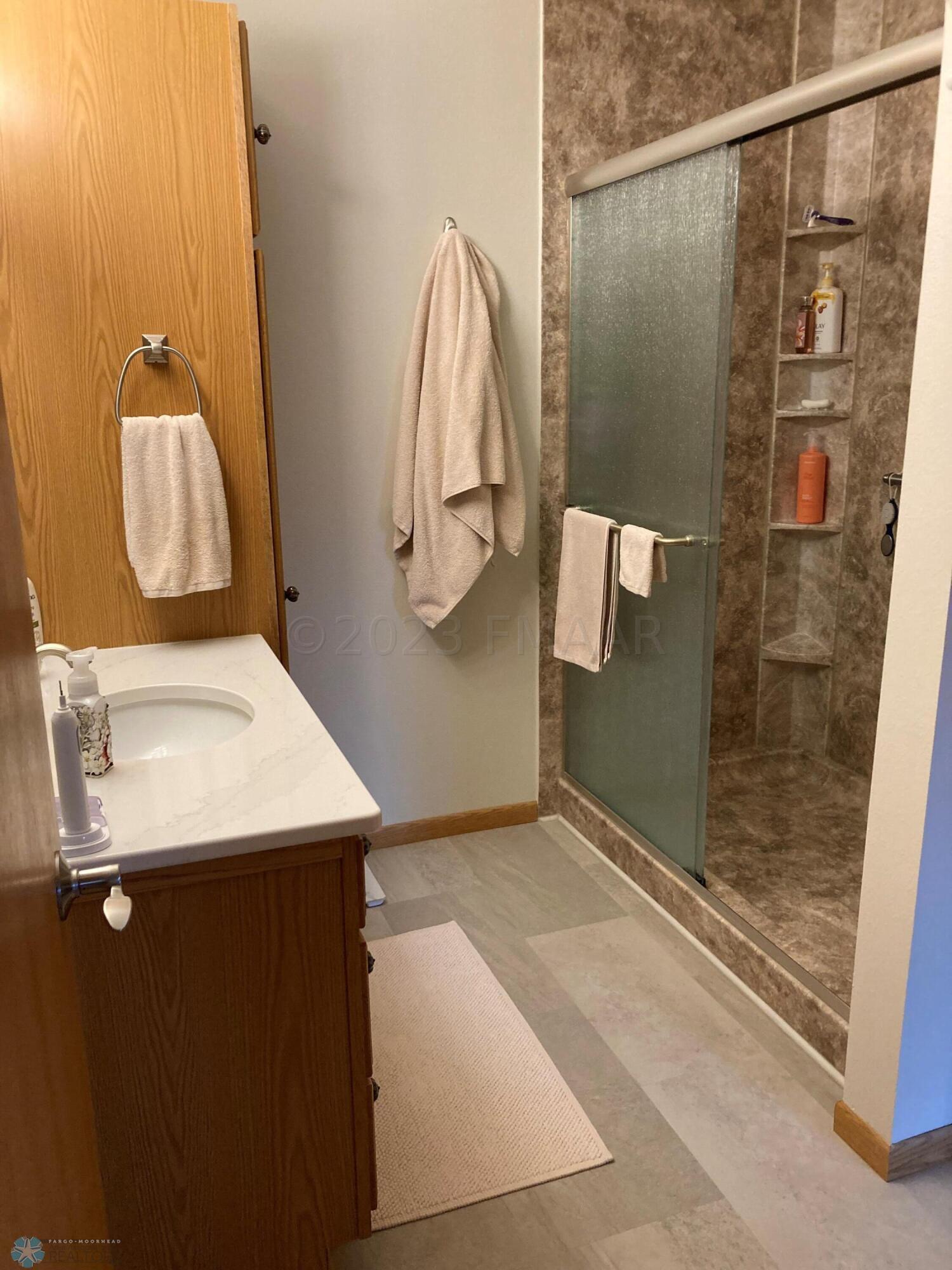 Hollywood-Primary Bath