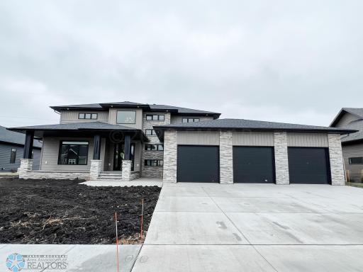 2751 SAMUEL Drive S, Fargo, ND 58104