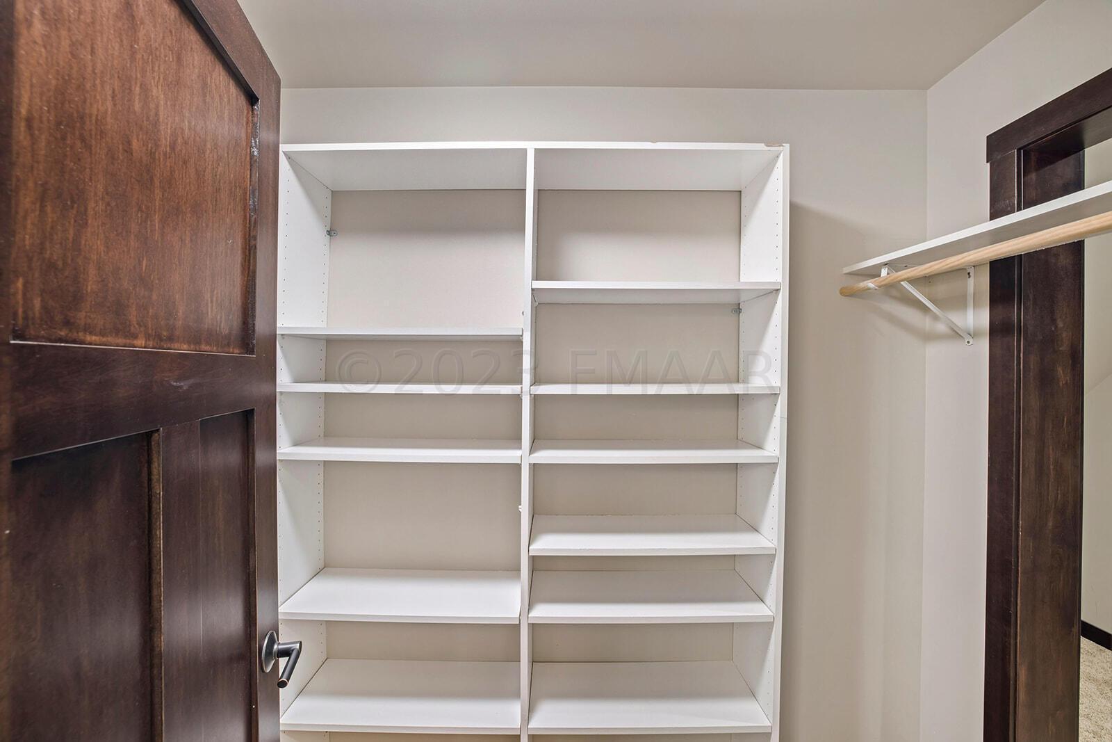 Walk-In-Closet