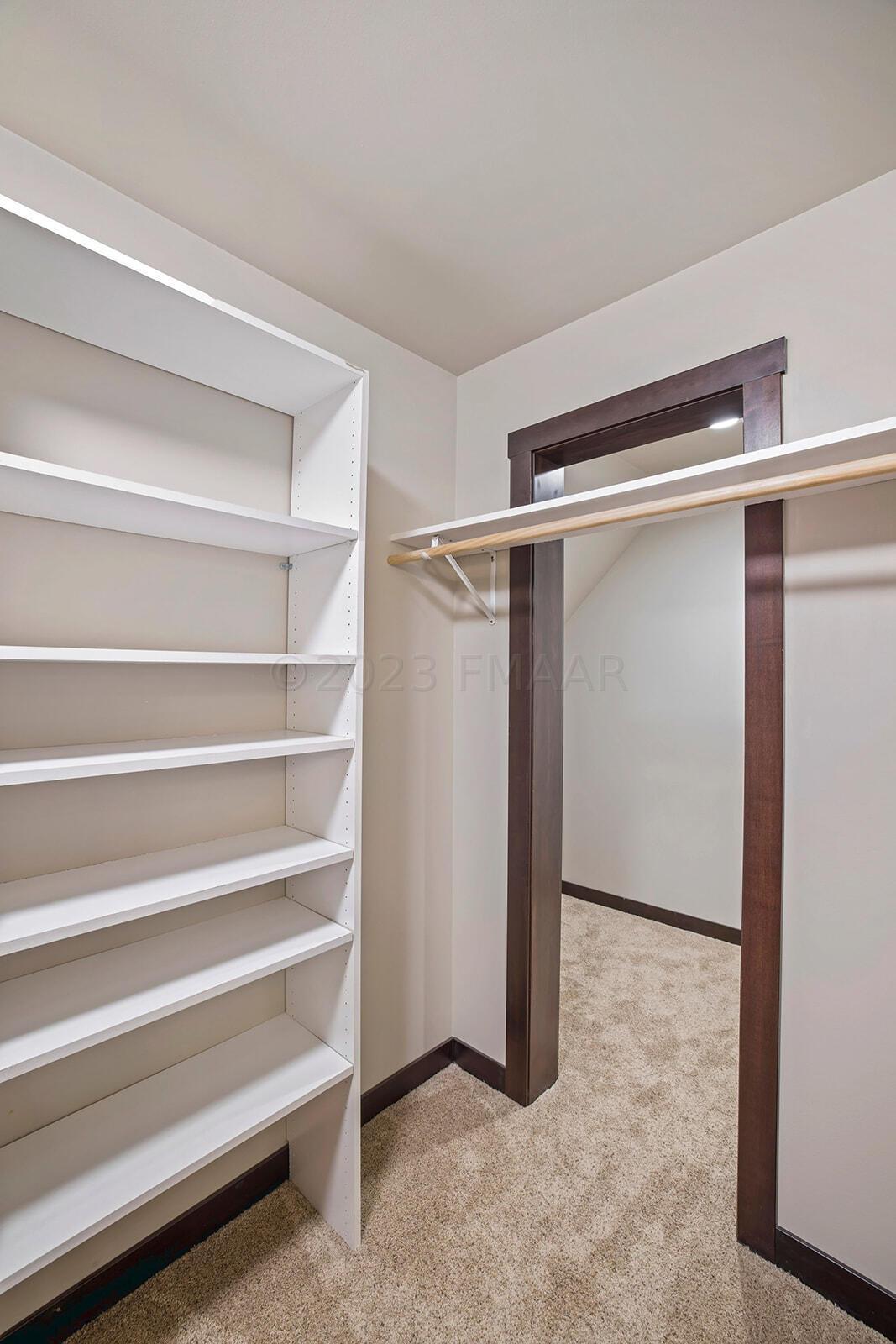 Walk-In-Closet