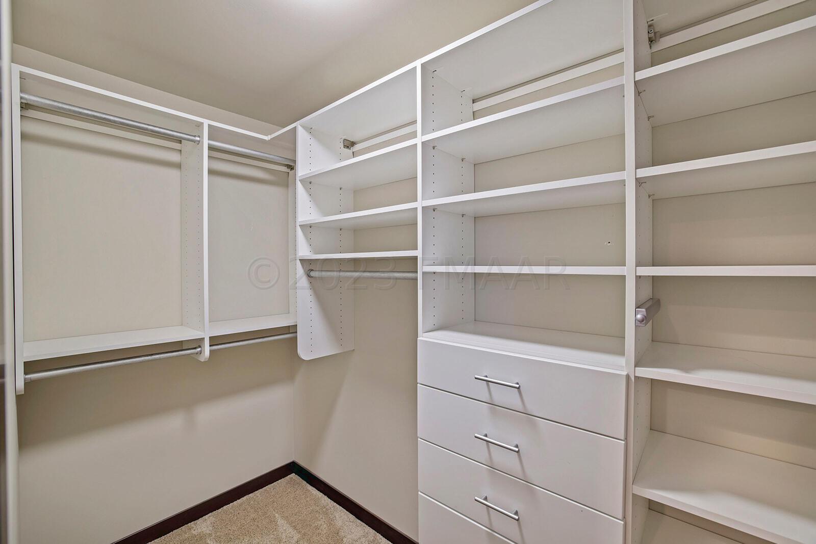 Walk-In-Closet