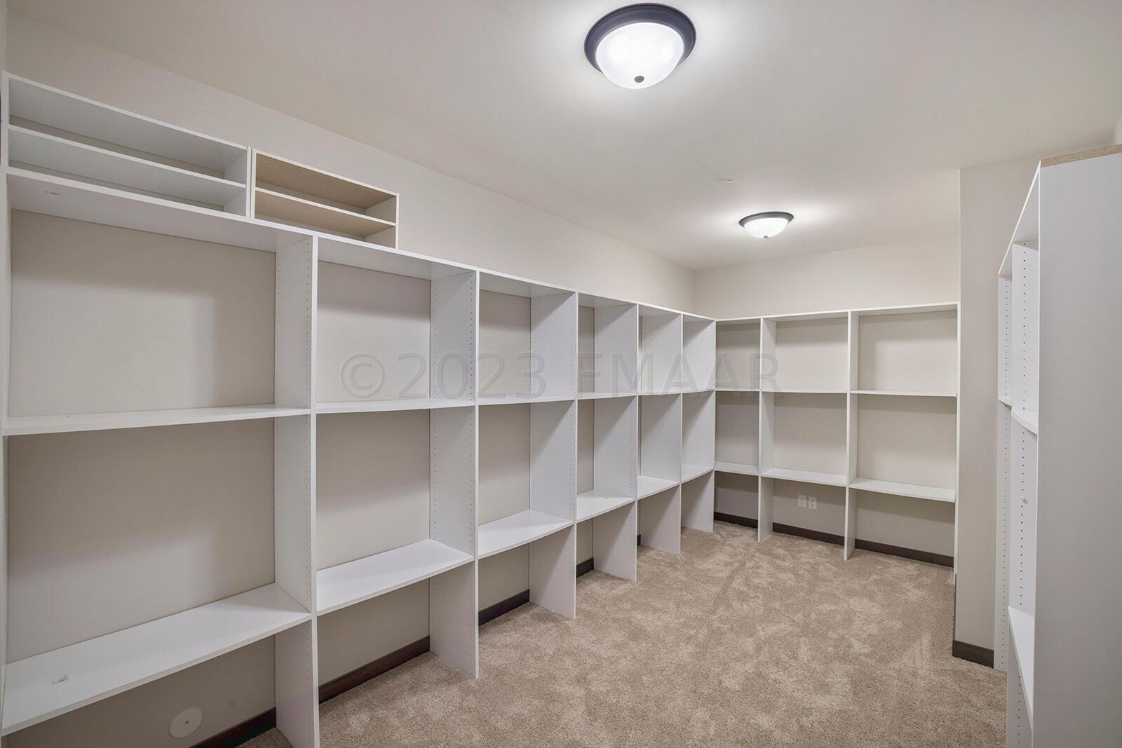 Walk-In-Closet