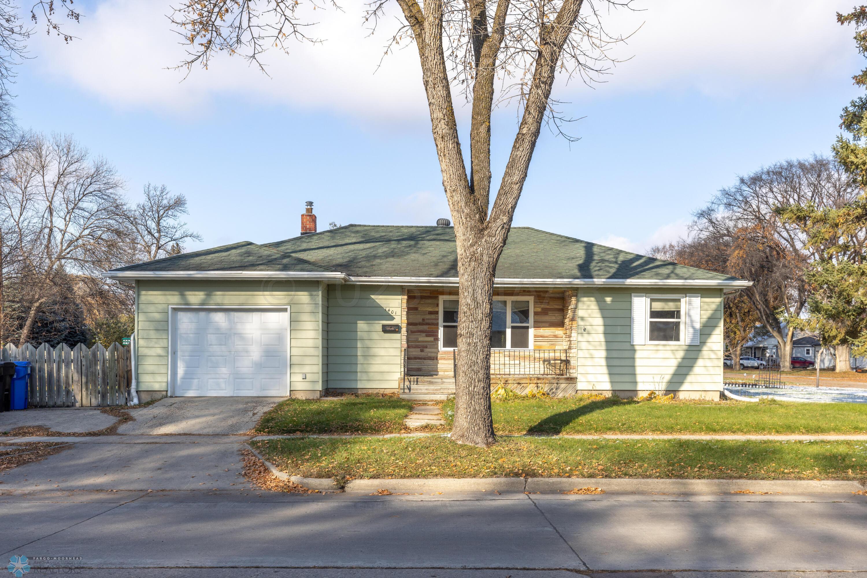 1401 15th Ave S