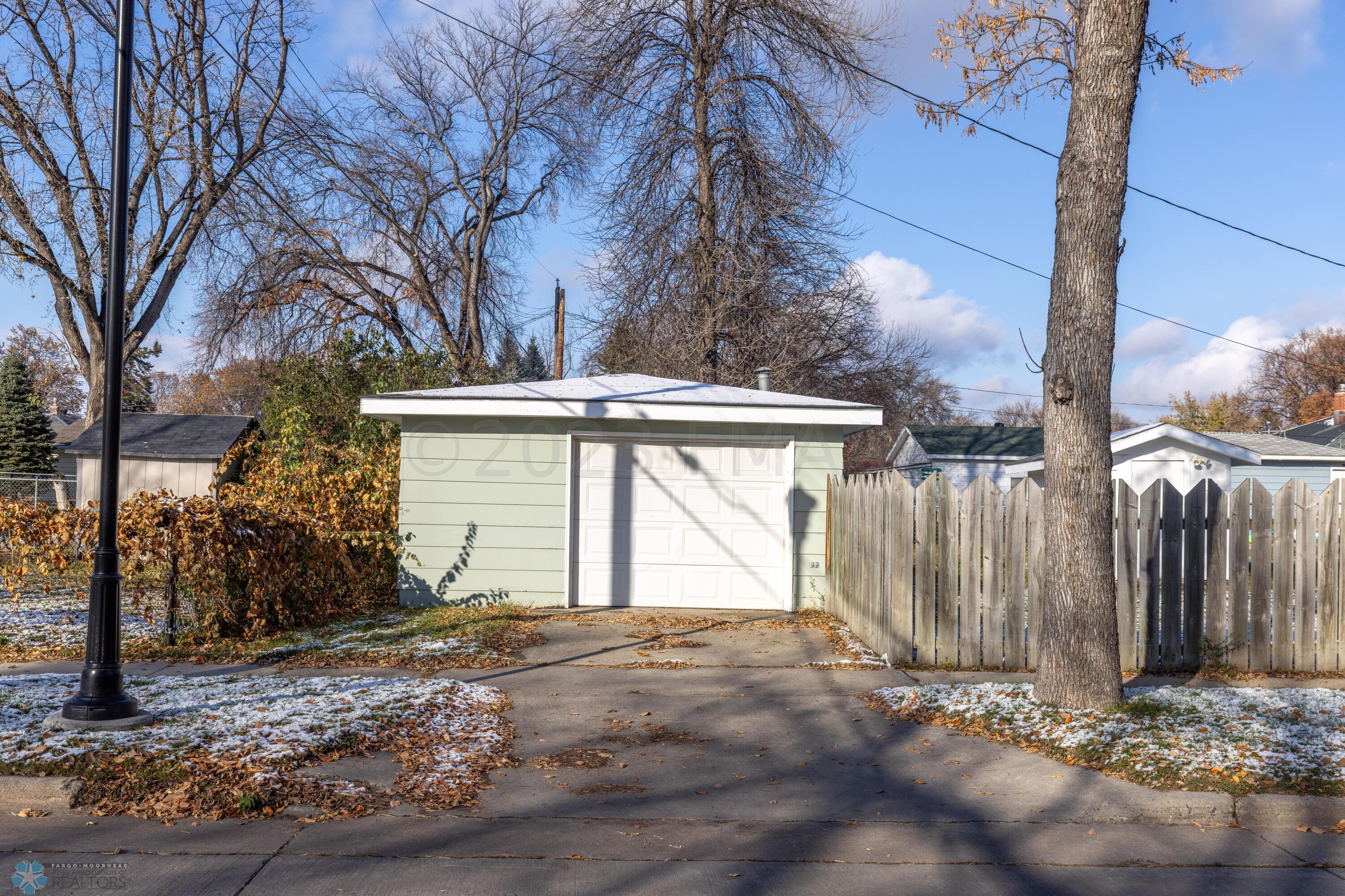 1.5 detatched heated garage