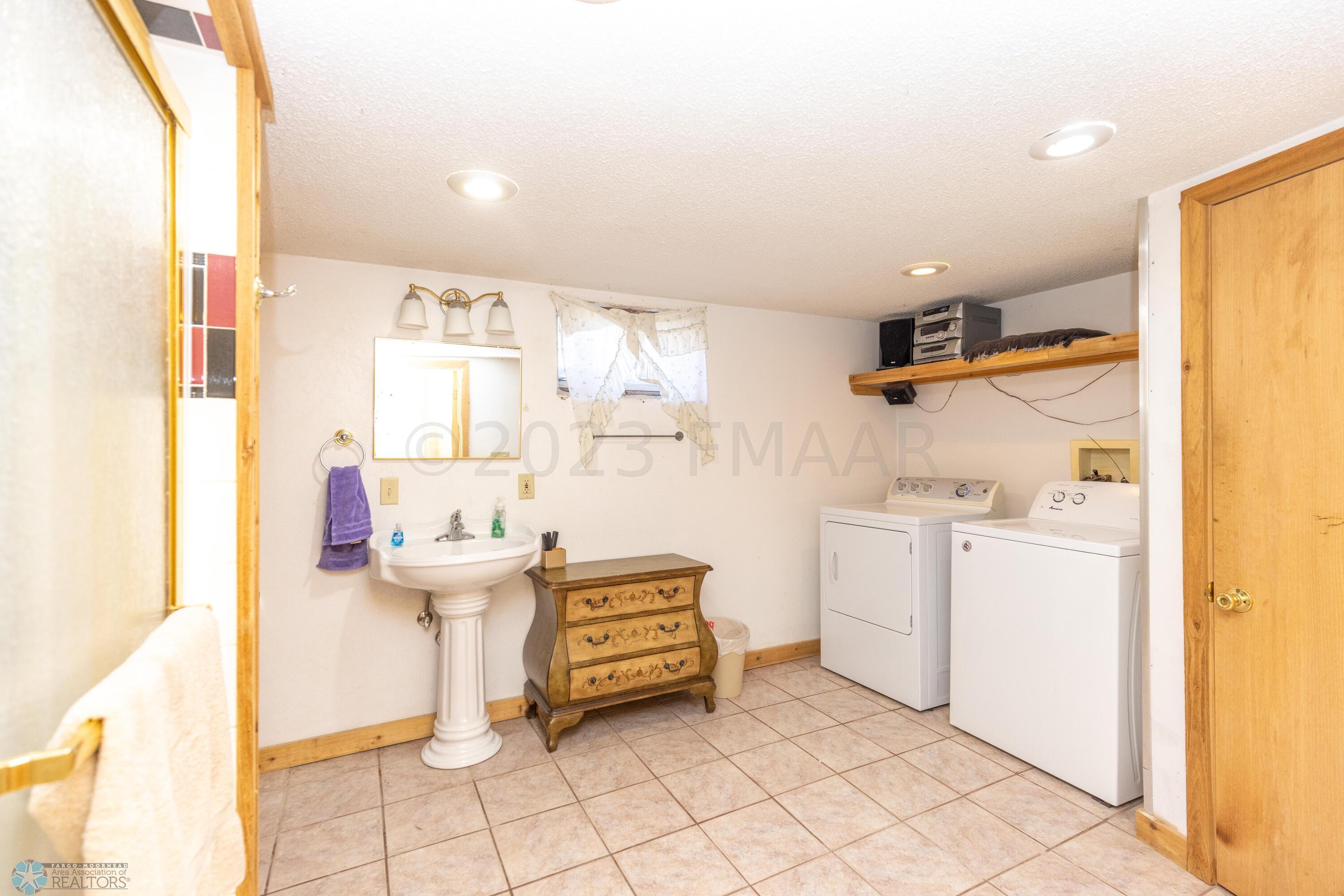 basement bathroom/laundry