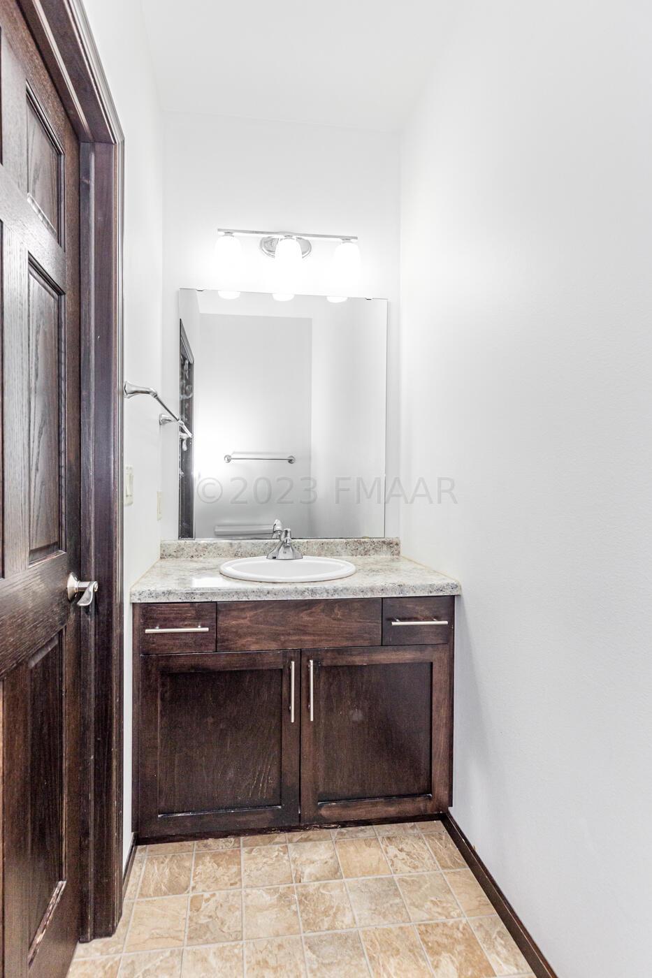 Main floor 1/2 Bath