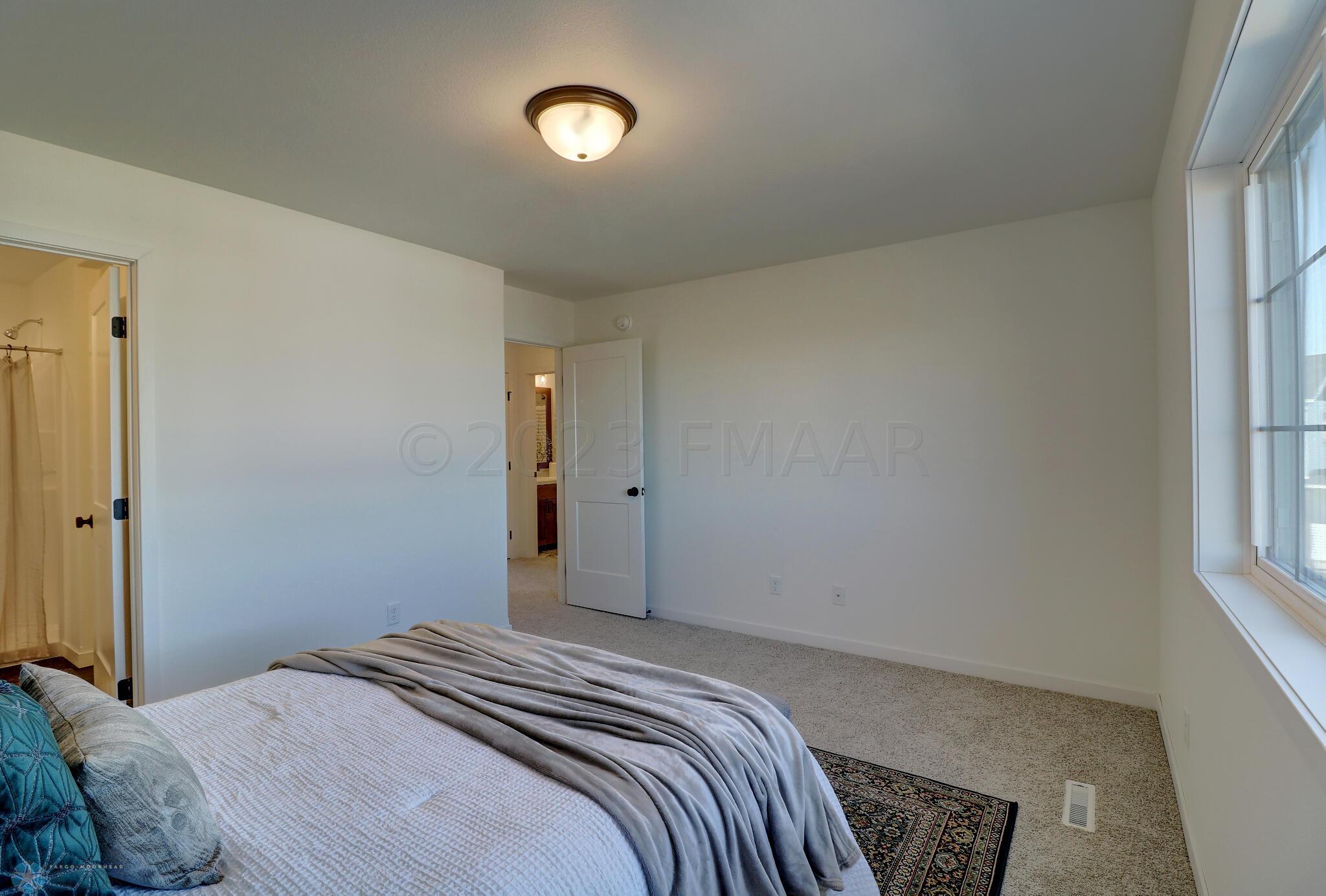 Master Bedroom1_3