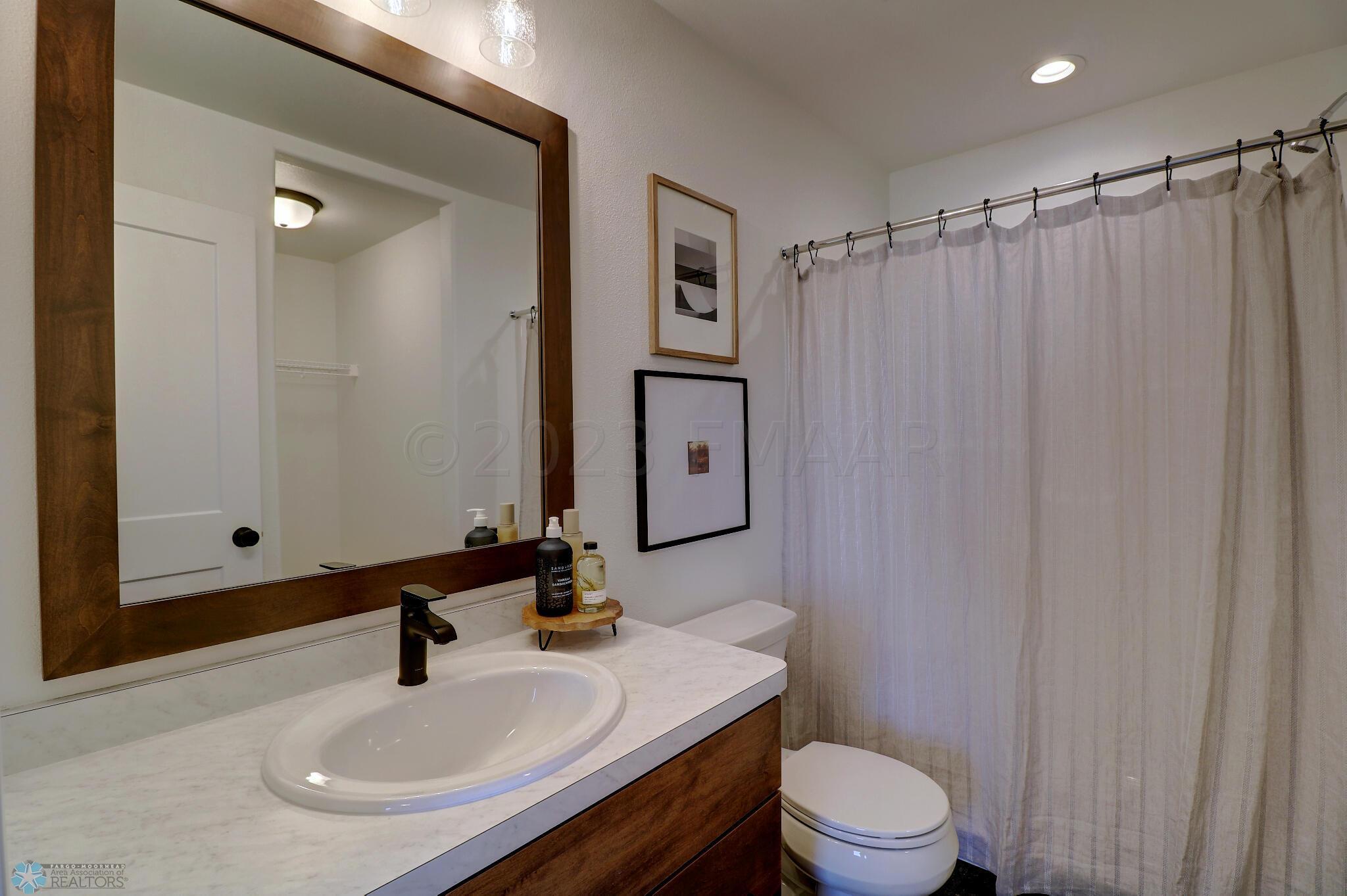 Master Bathroom1_1