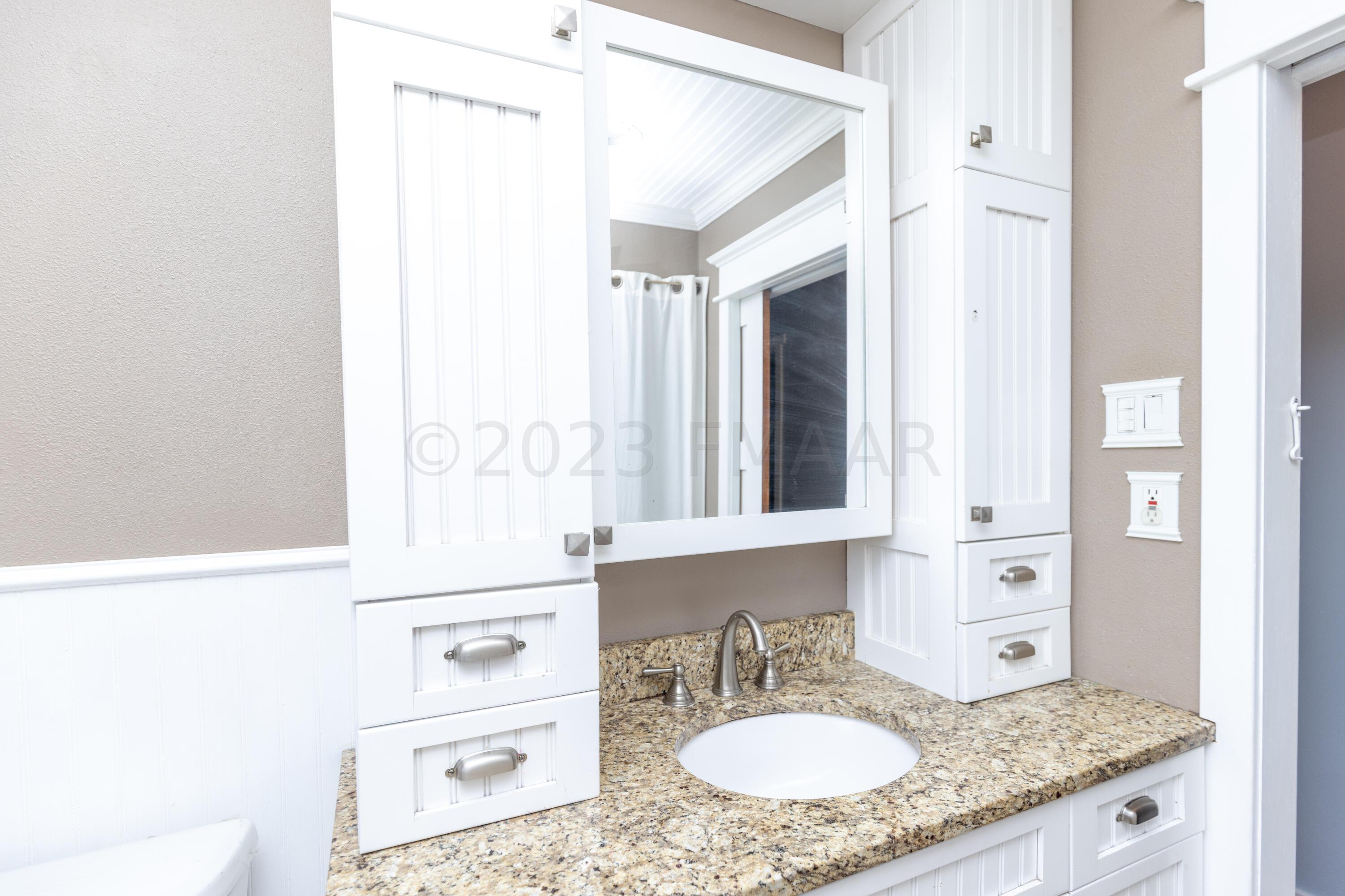 Quartz Countertop & Built-in storage