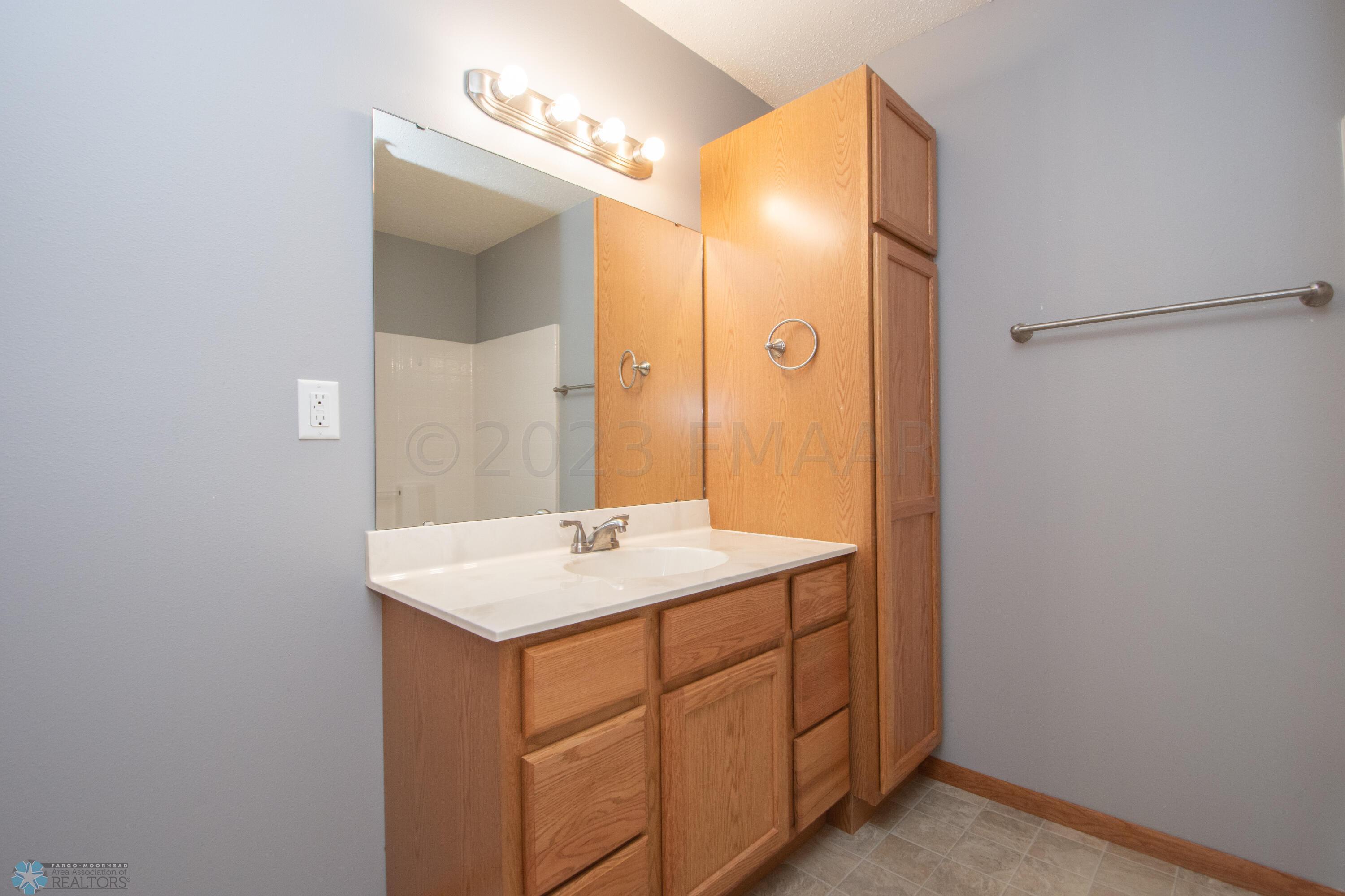 Upper Level Hollywood Bath
