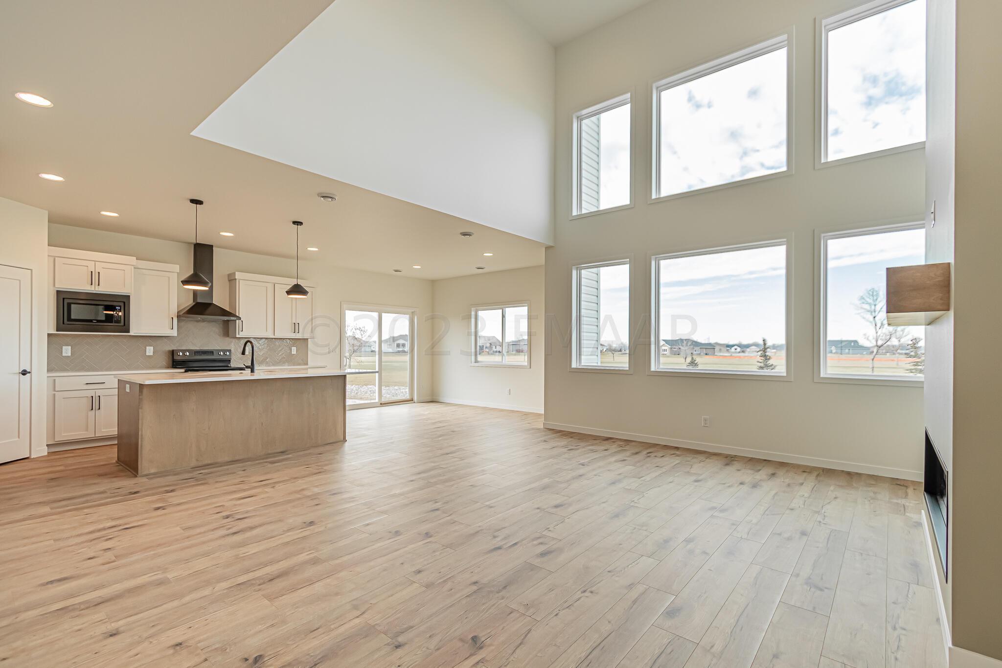 102 Lindsey Court, Mapleton, ND 58059-03