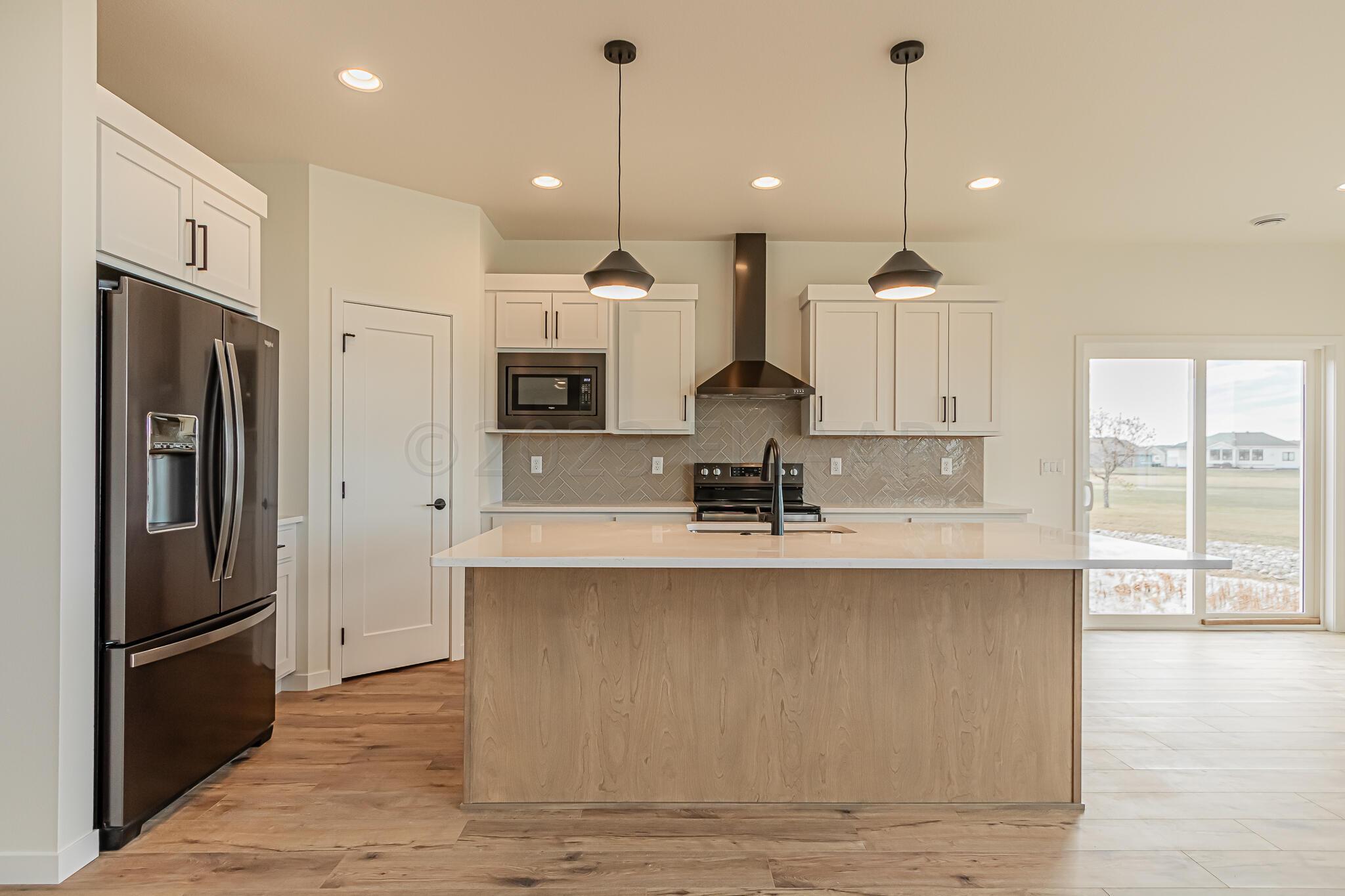 102 Lindsey Court, Mapleton, ND 58059-10