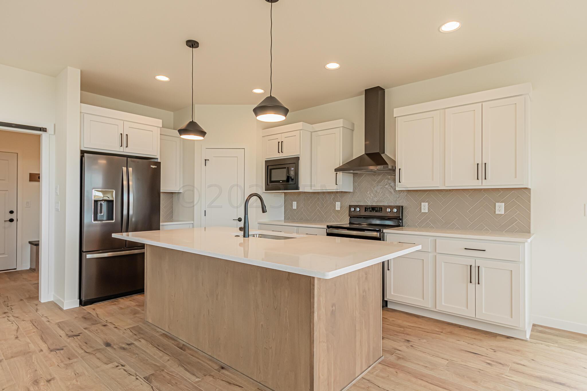 102 Lindsey Court, Mapleton, ND 58059-09