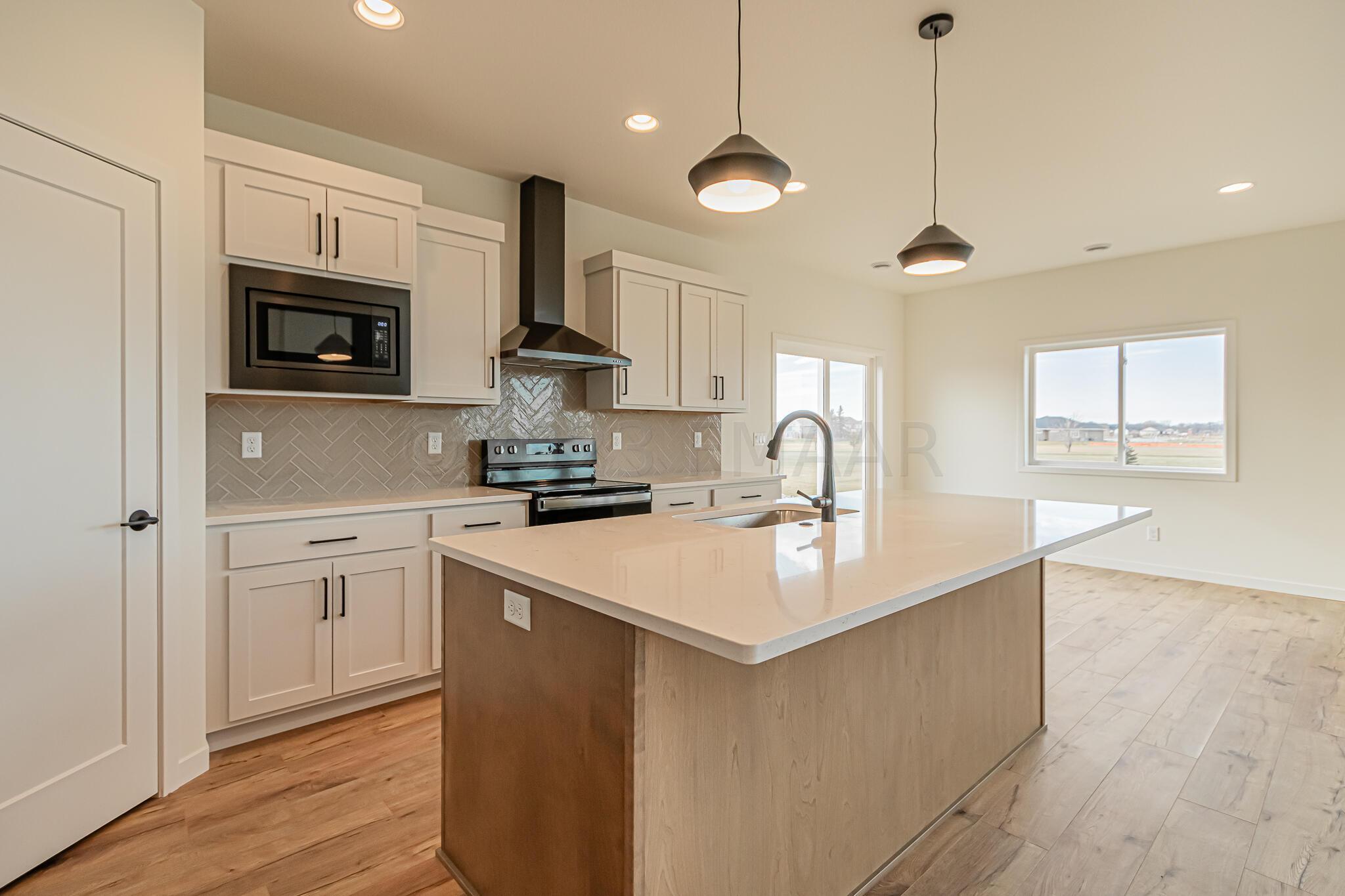 102 Lindsey Court, Mapleton, ND 58059-11