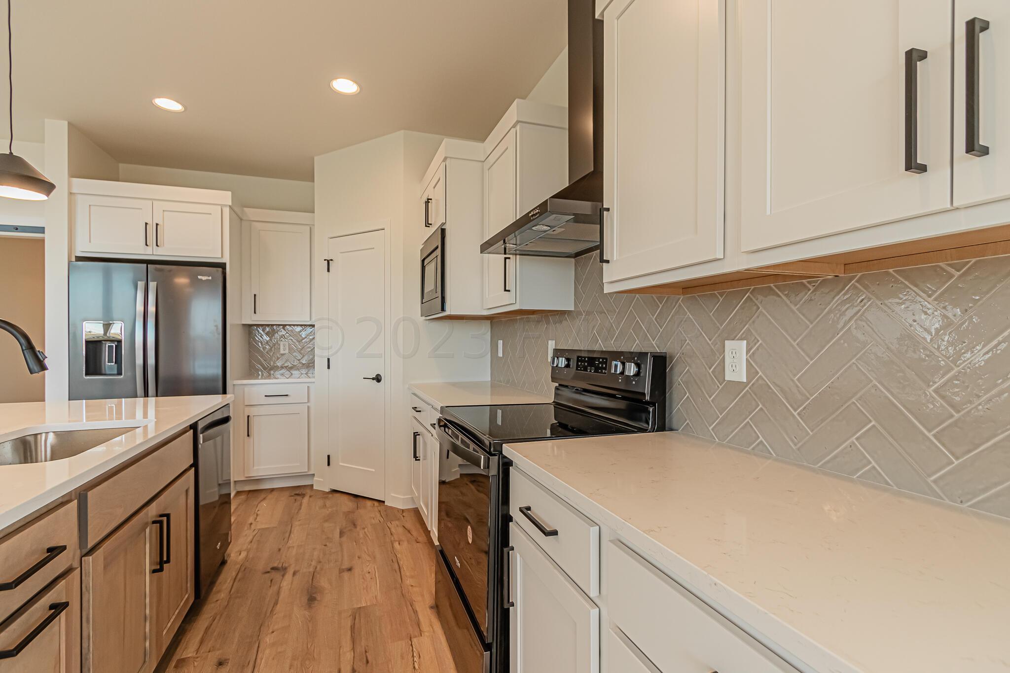 102 Lindsey Court, Mapleton, ND 58059-12