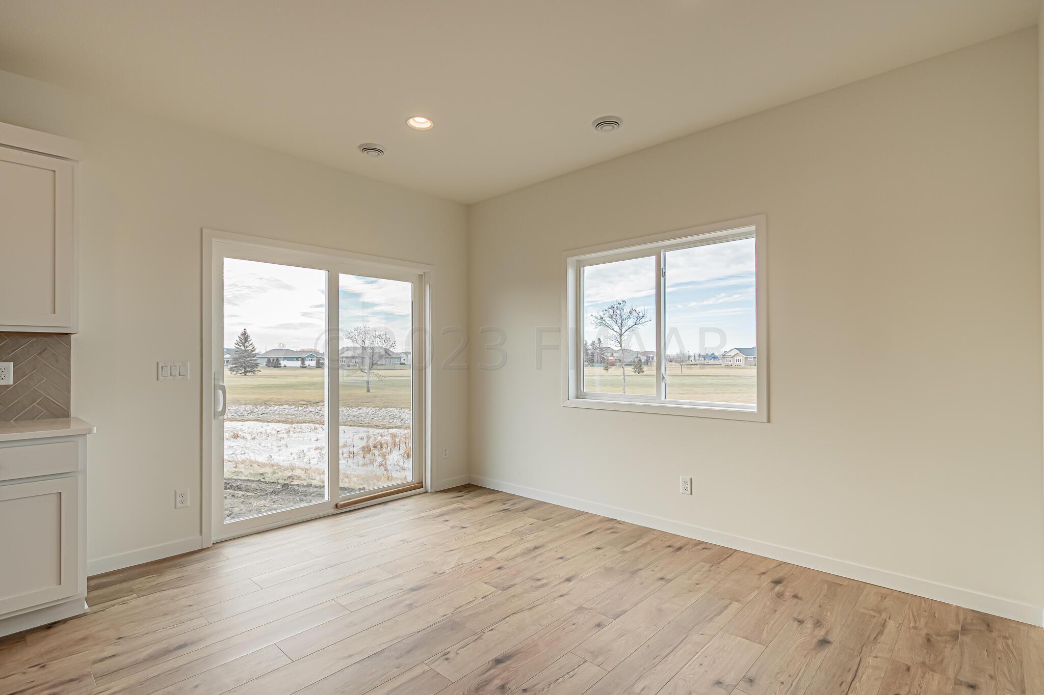 102 Lindsey Court, Mapleton, ND 58059-06
