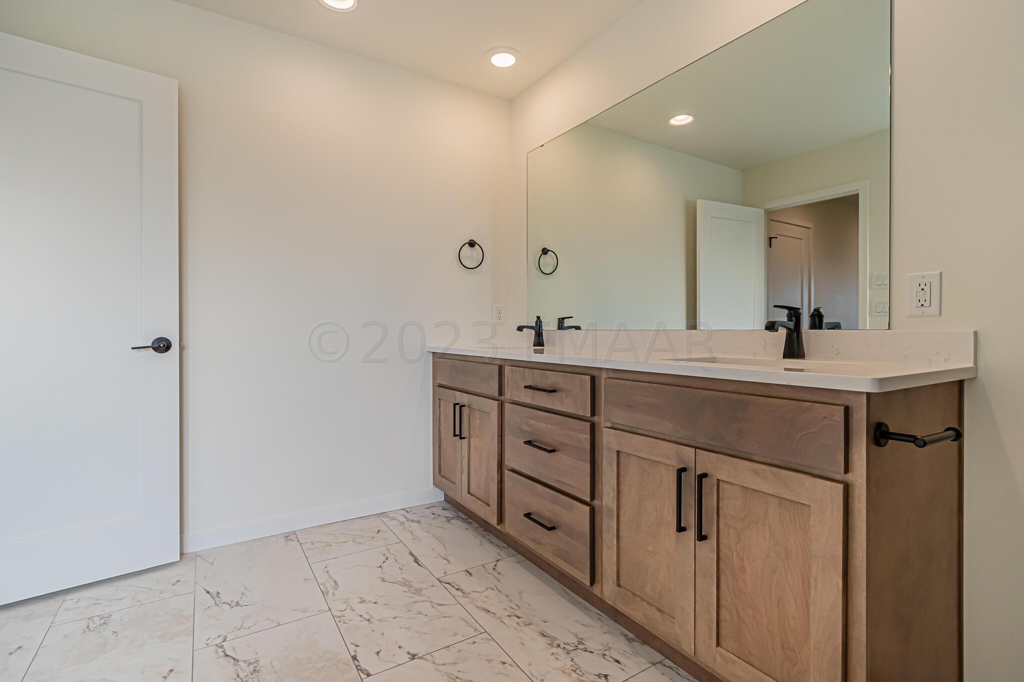 102 Lindsey Court, Mapleton, ND 58059-25