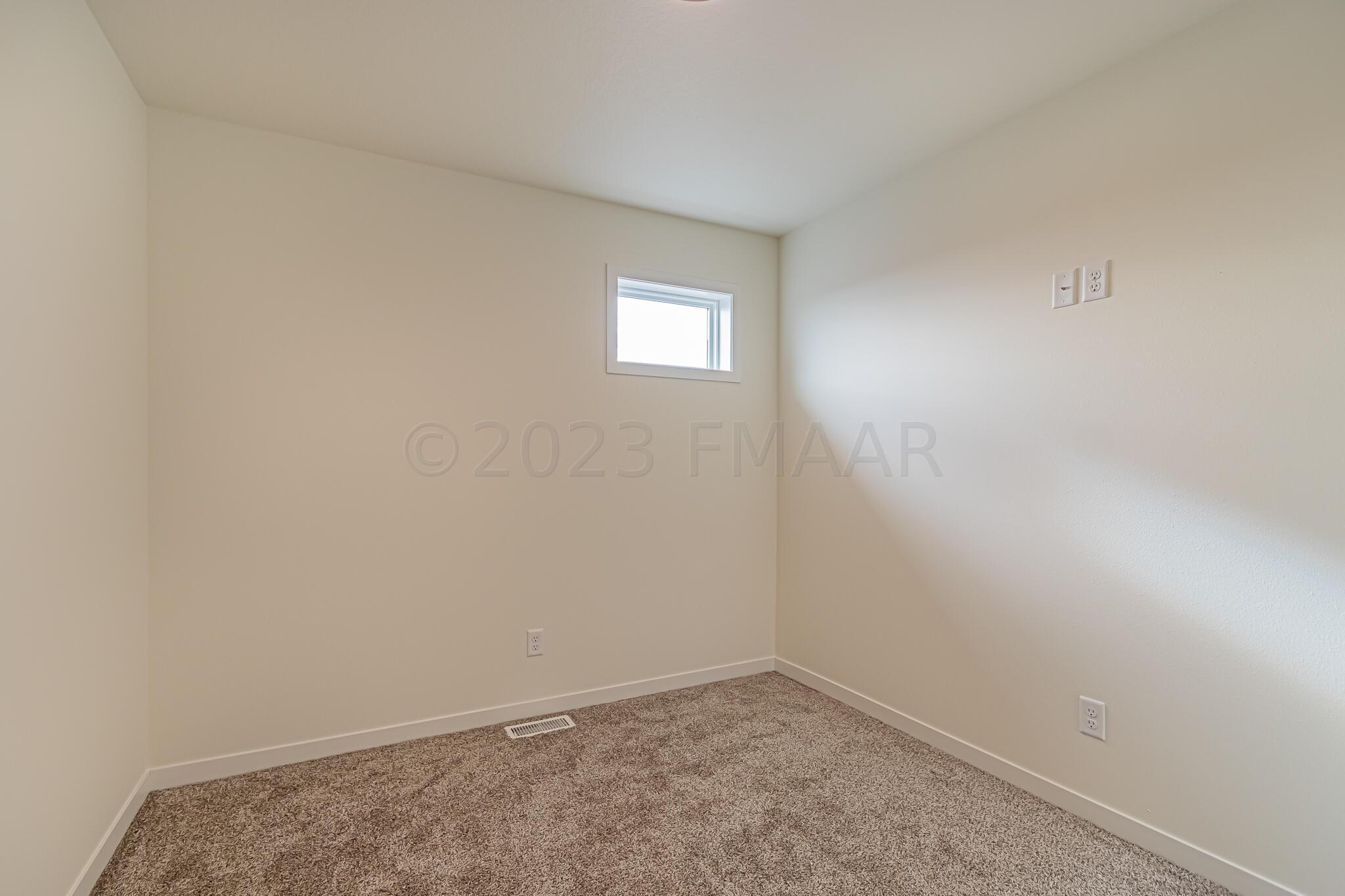 102 Lindsey Court, Mapleton, ND 58059-33