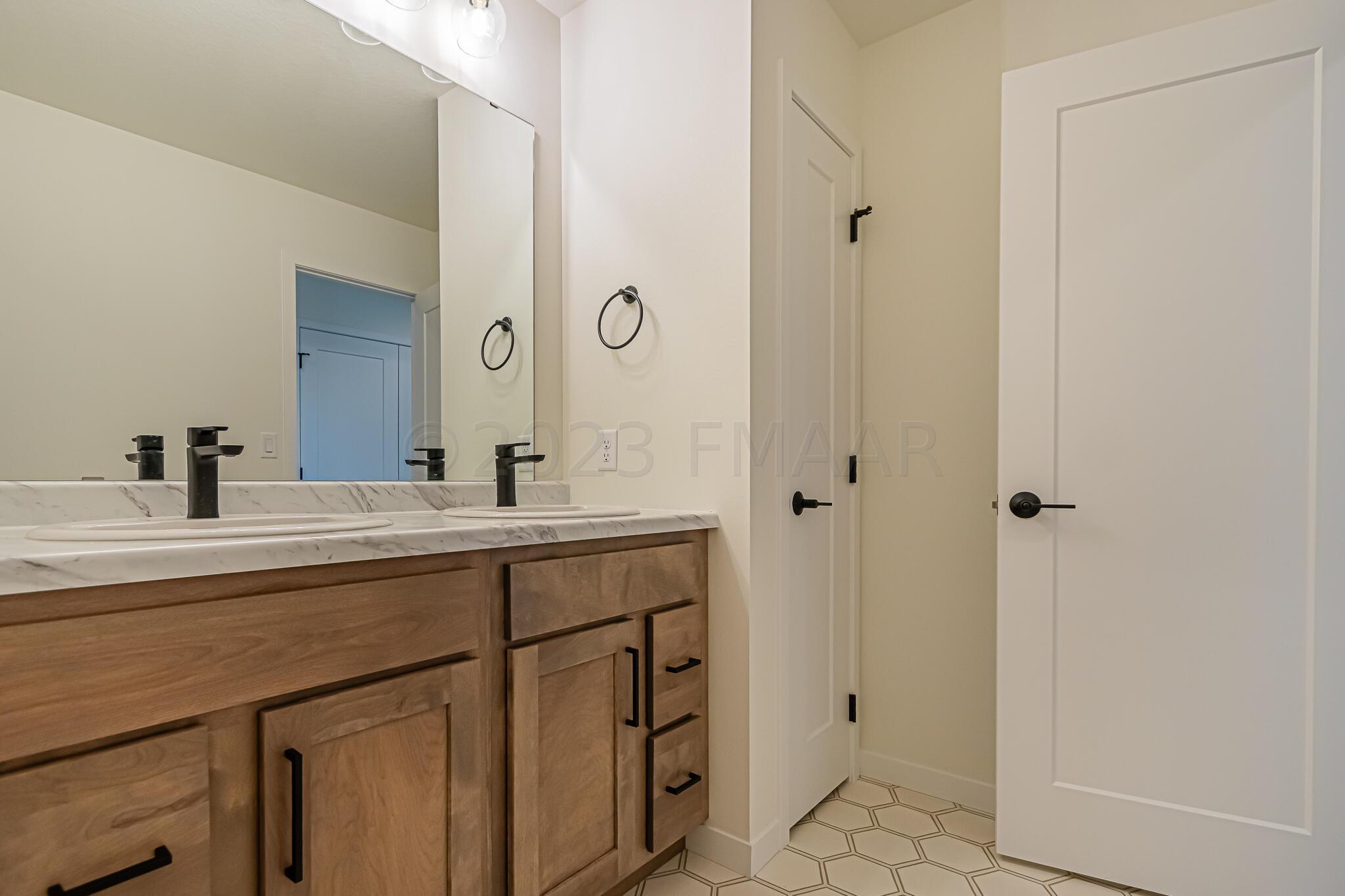 102 Lindsey Court, Mapleton, ND 58059-36