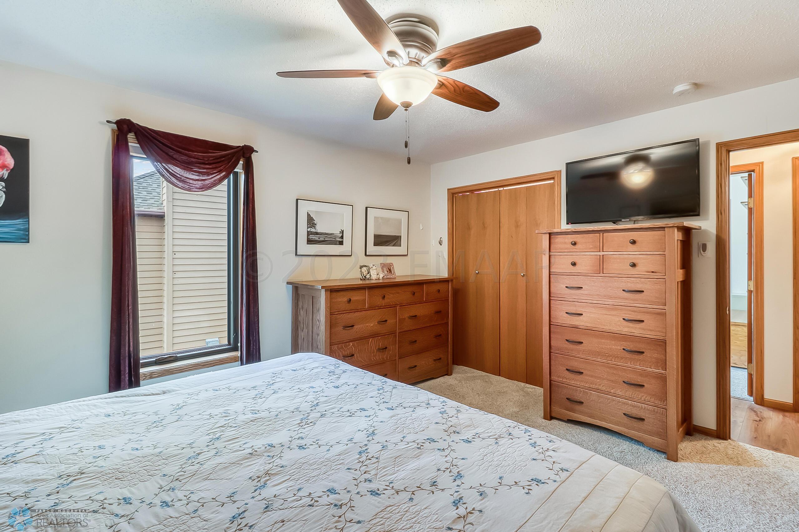 Primary Bedroom1_3