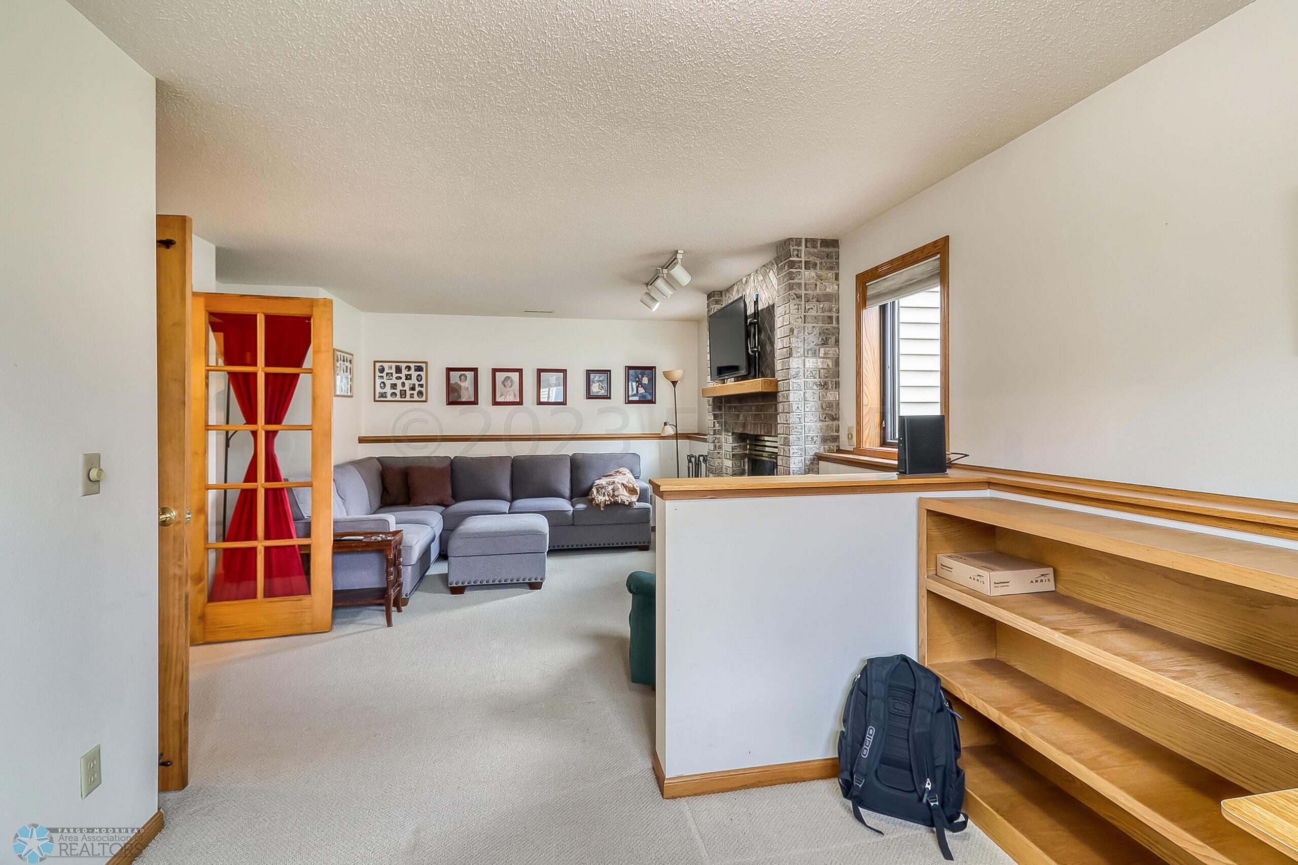 Basement Familyroom1_4