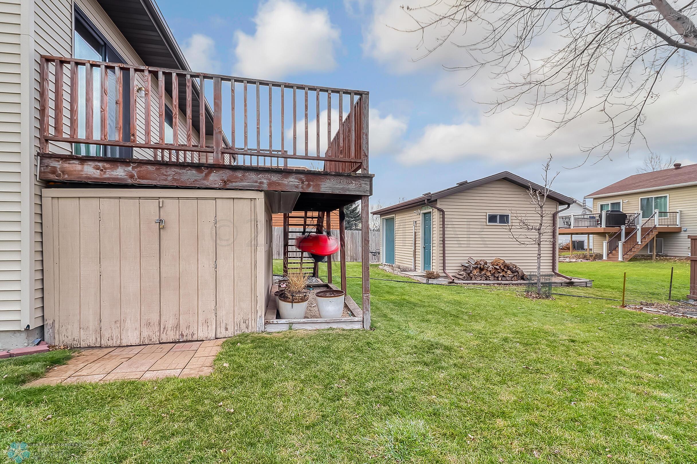Backyard_deckstorage