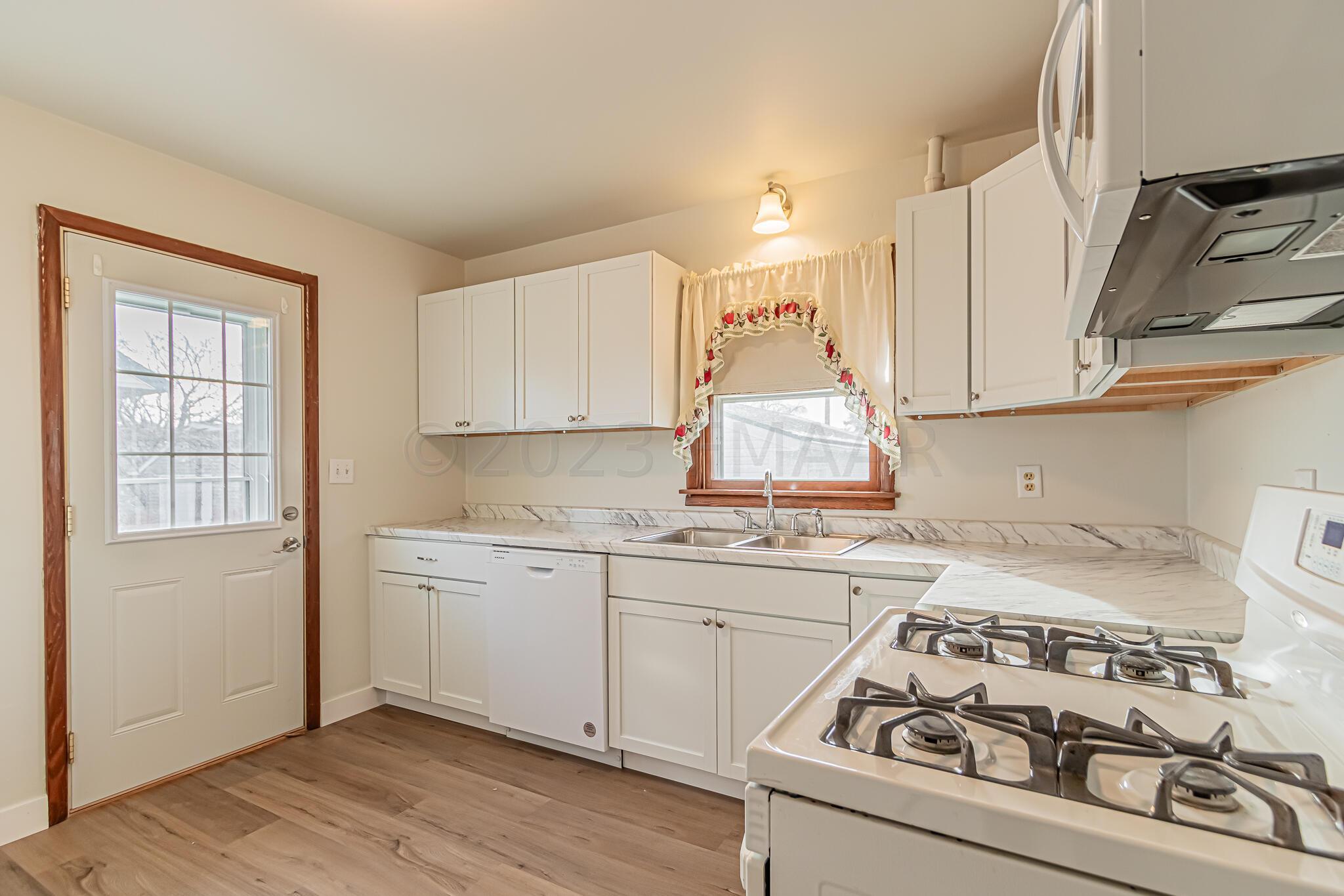 113 4 Avenue W, West Fargo, ND 58078-02
