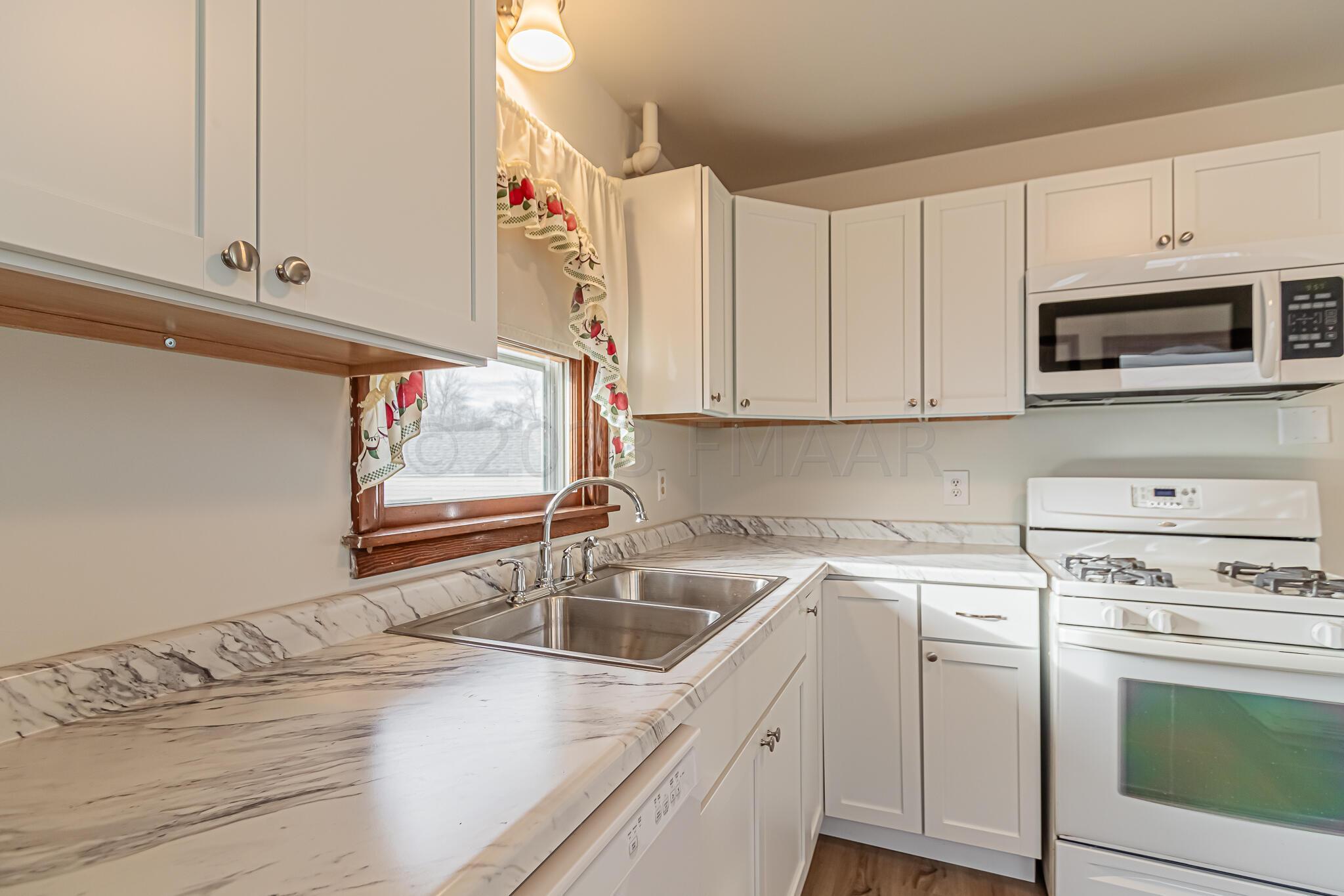 113 4 Avenue W, West Fargo, ND 58078-04