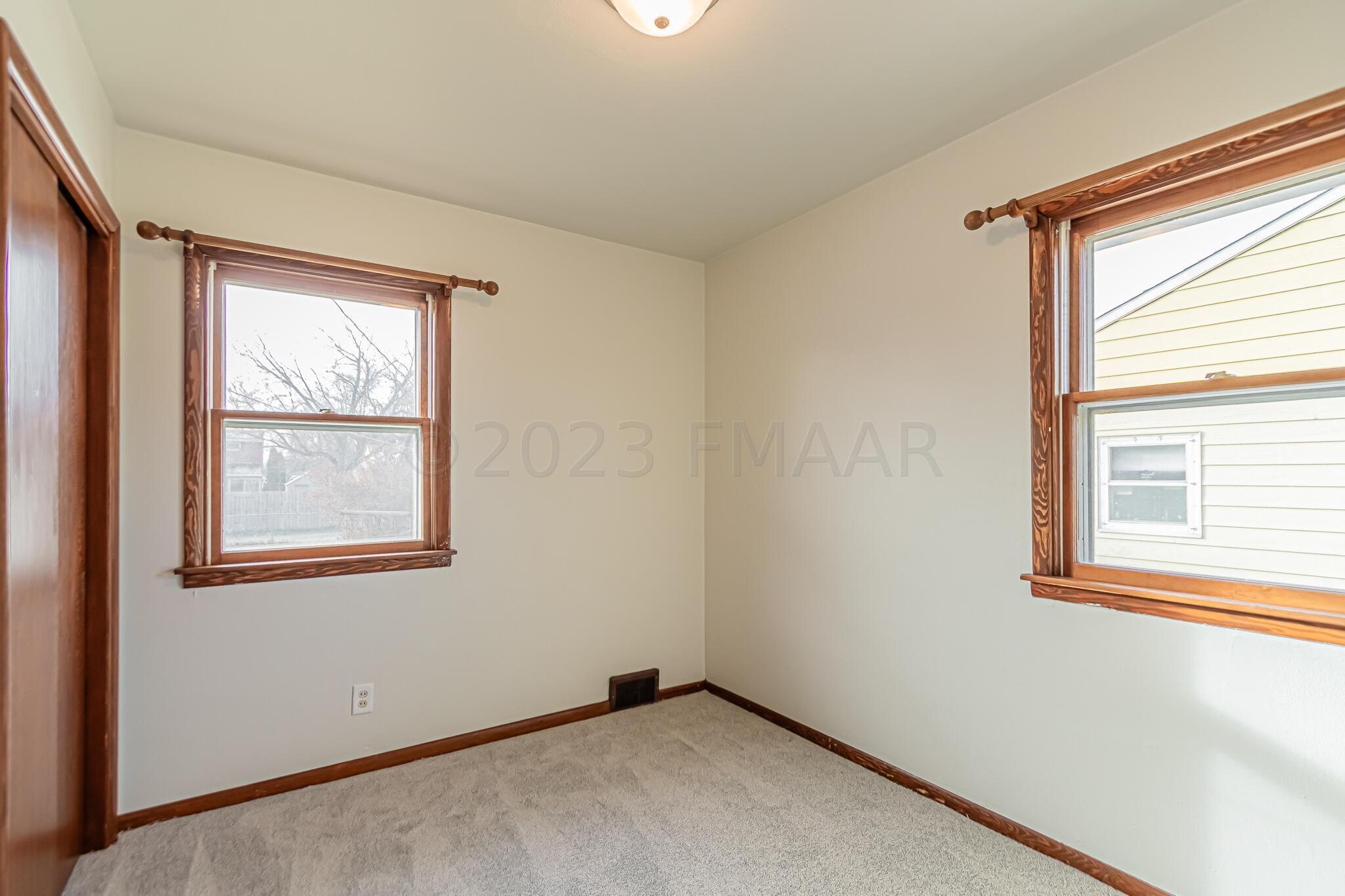 113 4 Avenue W, West Fargo, ND 58078-08