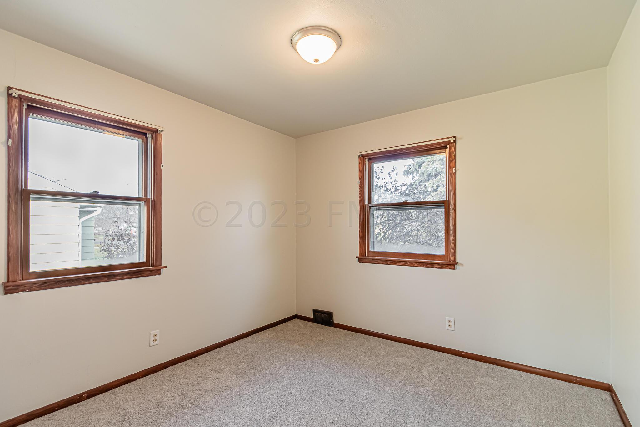 113 4 Avenue W, West Fargo, ND 58078-10