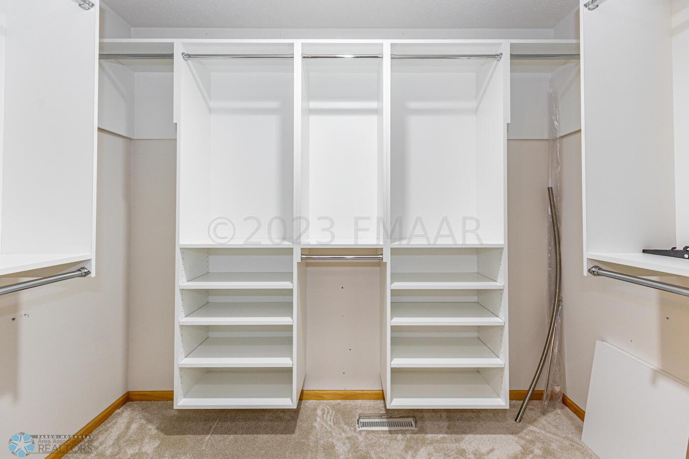 Walk-In-Closet