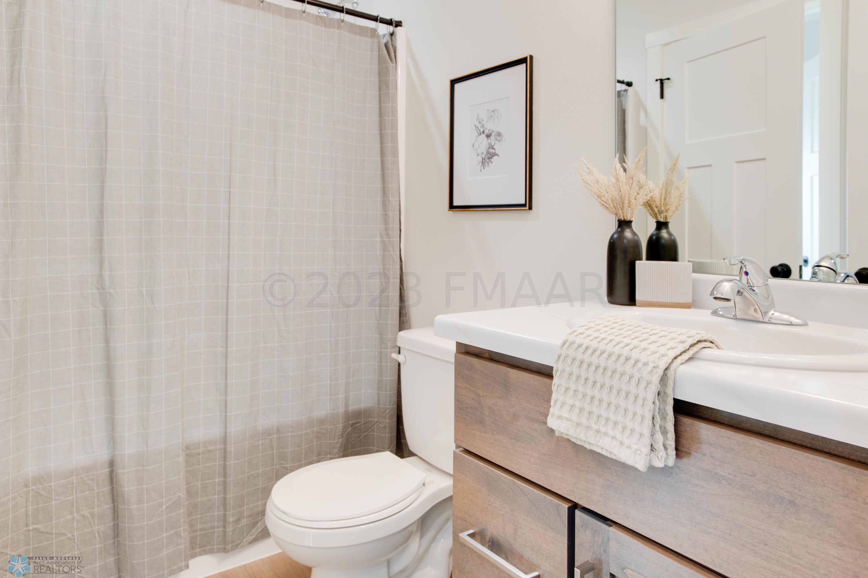 2982_74TH_AVE_S_STAGED-14
