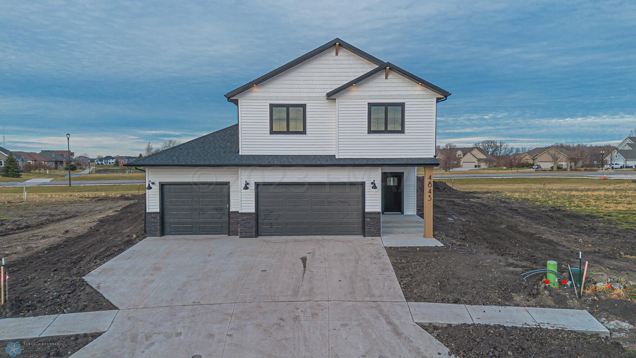 4843 4th St S, Moorhead, MN 56560-43