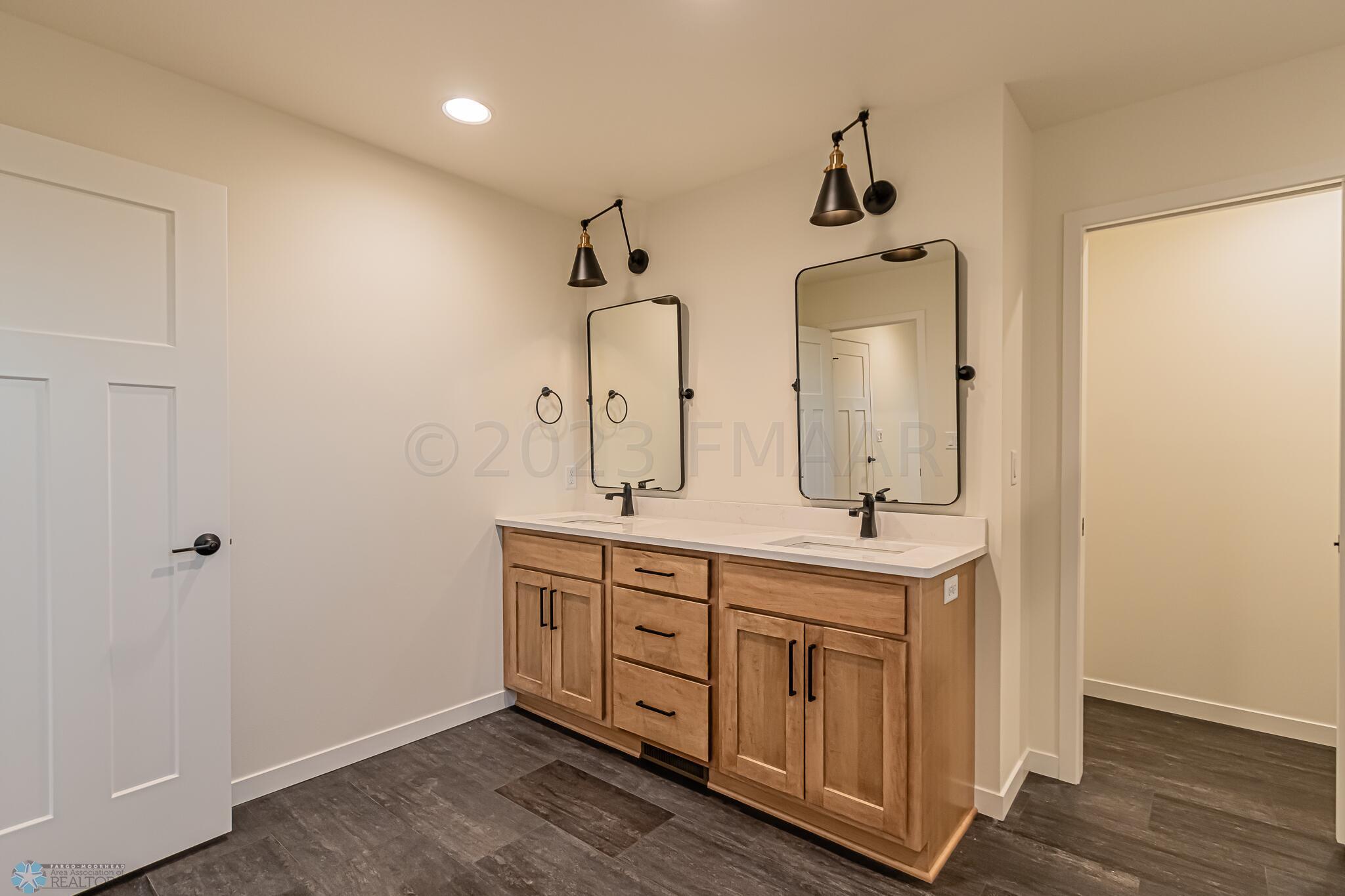 4843 4th St S, Moorhead, MN 56560-06