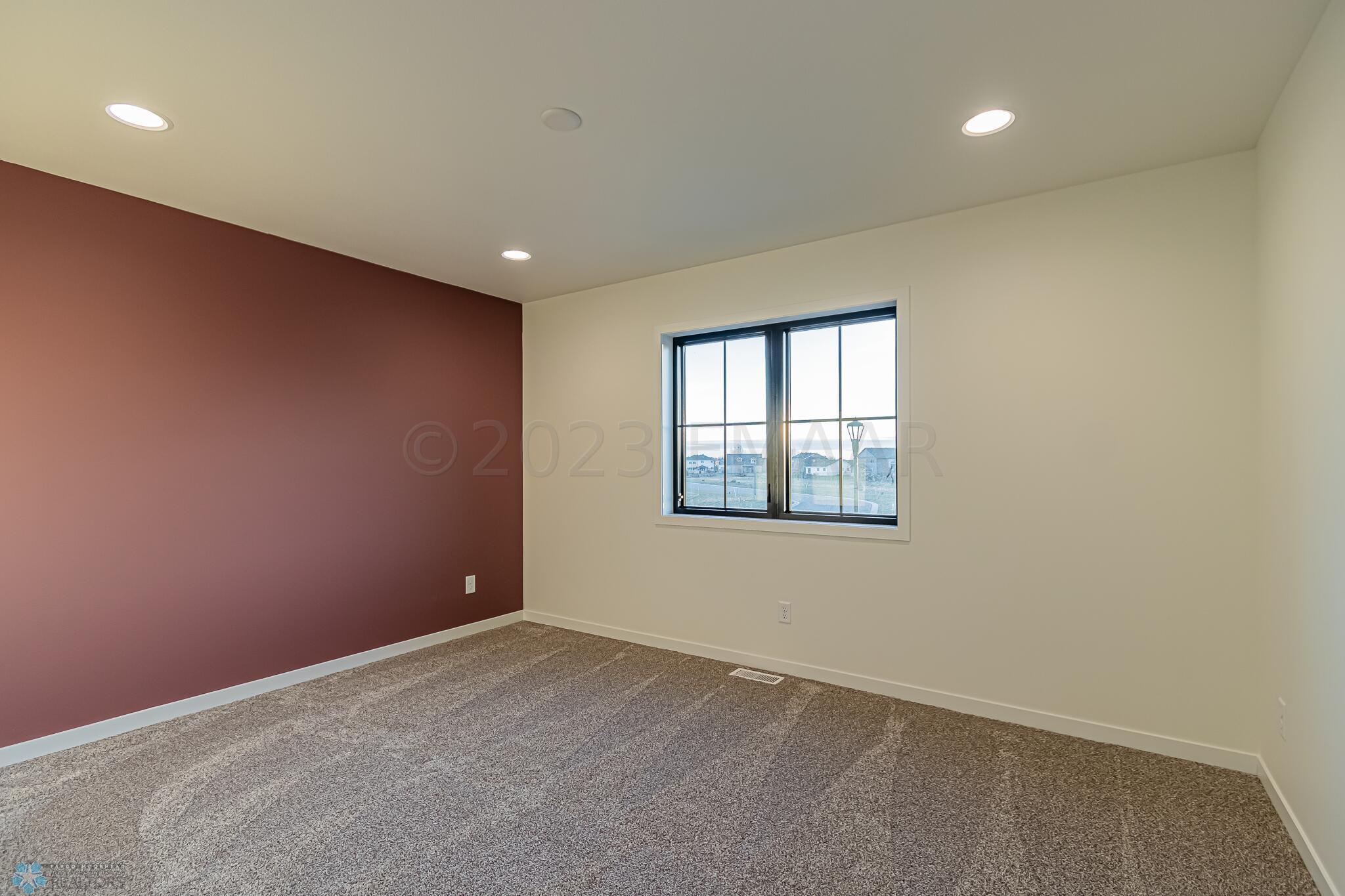 4843 4th St S, Moorhead, MN 56560-14
