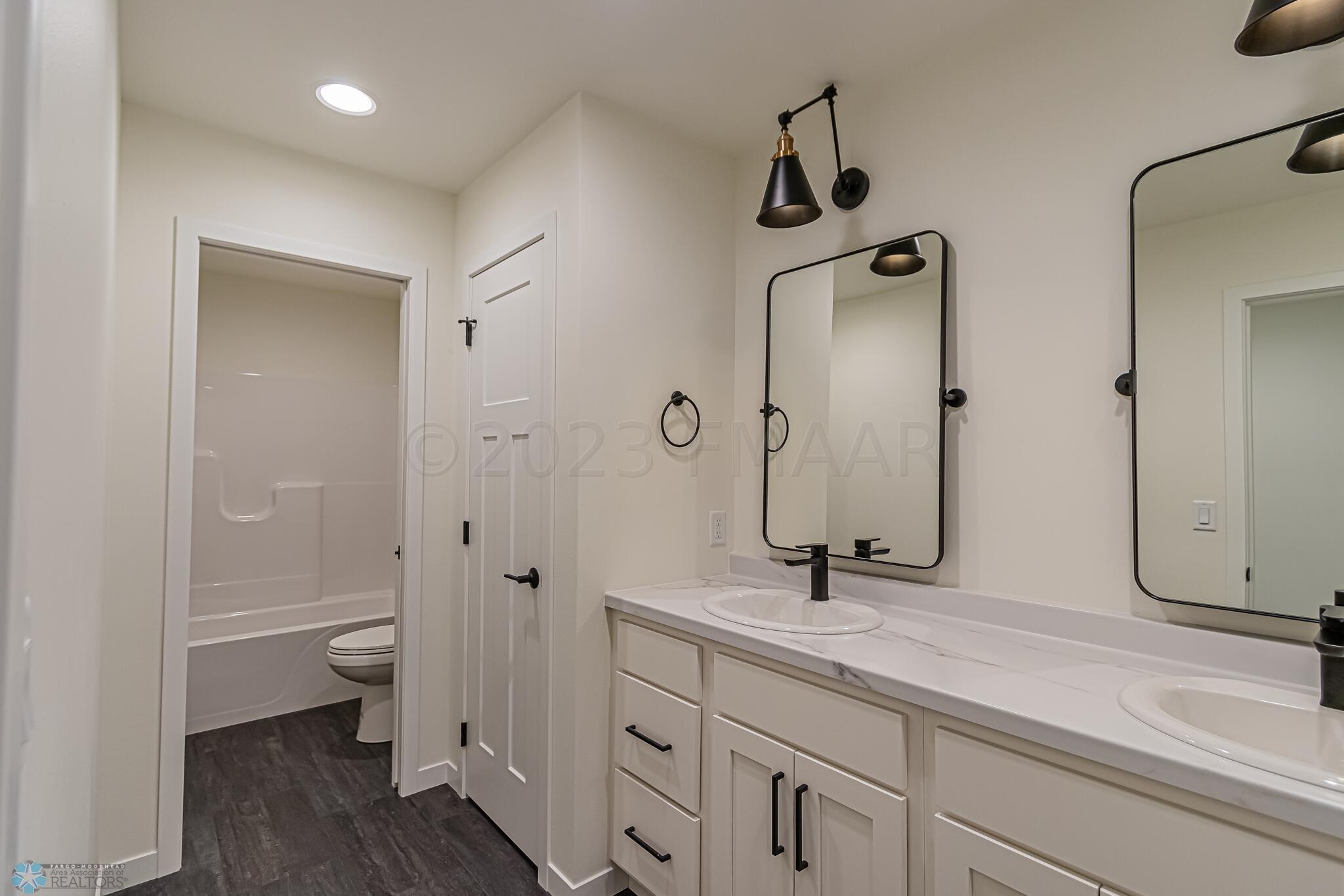 4843 4th St S, Moorhead, MN 56560-19