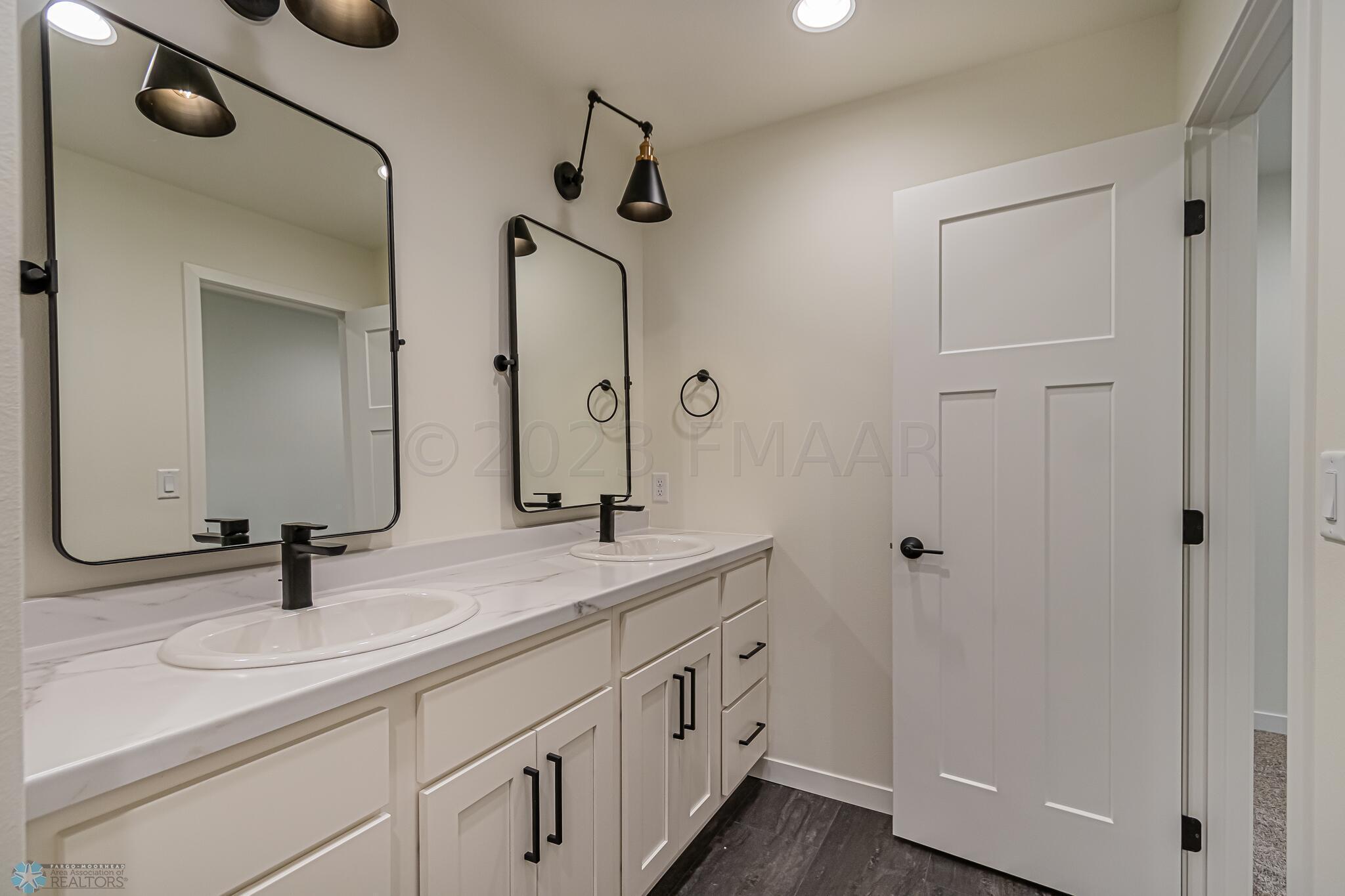 4843 4th St S, Moorhead, MN 56560-20