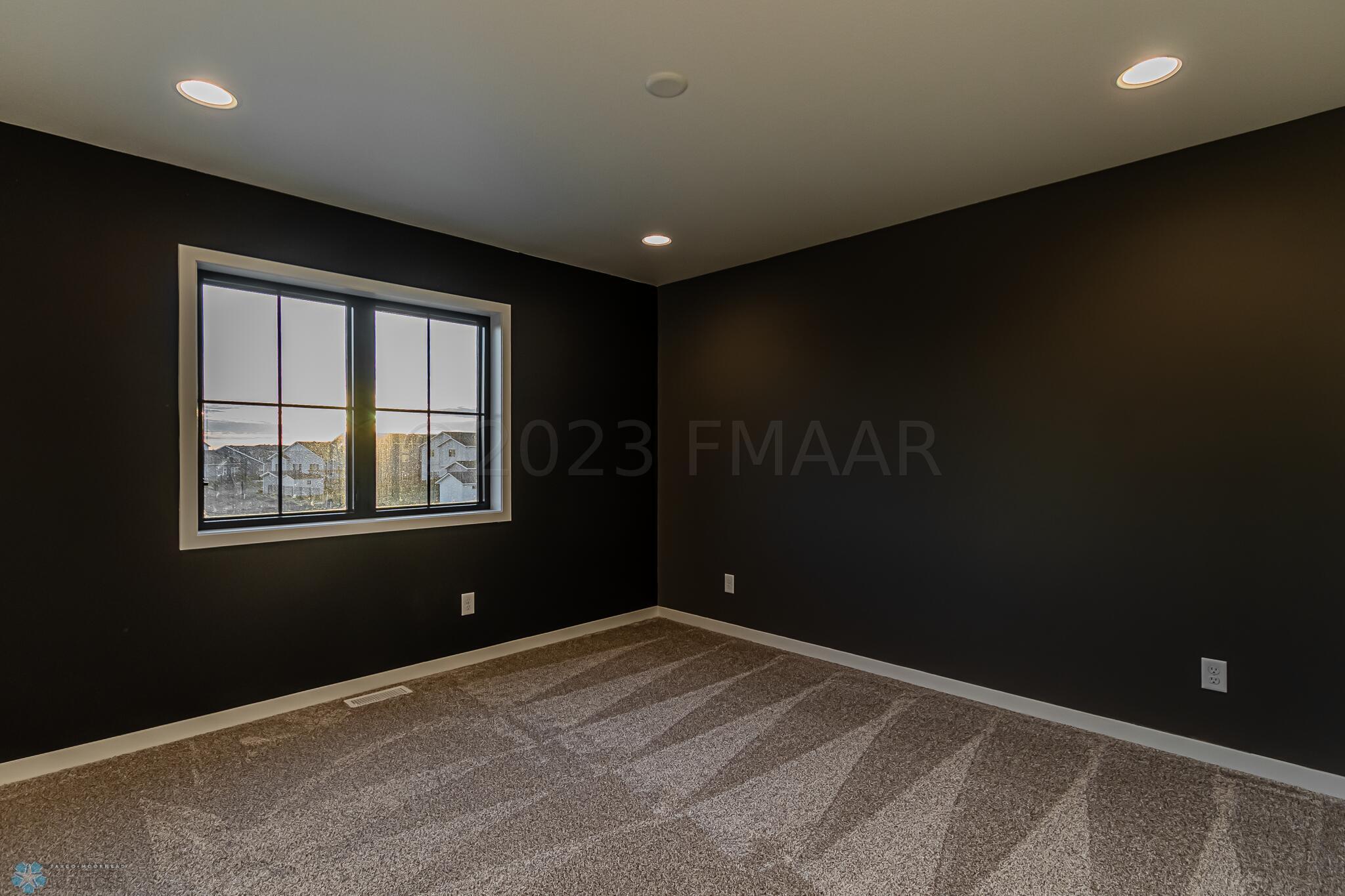 4843 4th St S, Moorhead, MN 56560-16