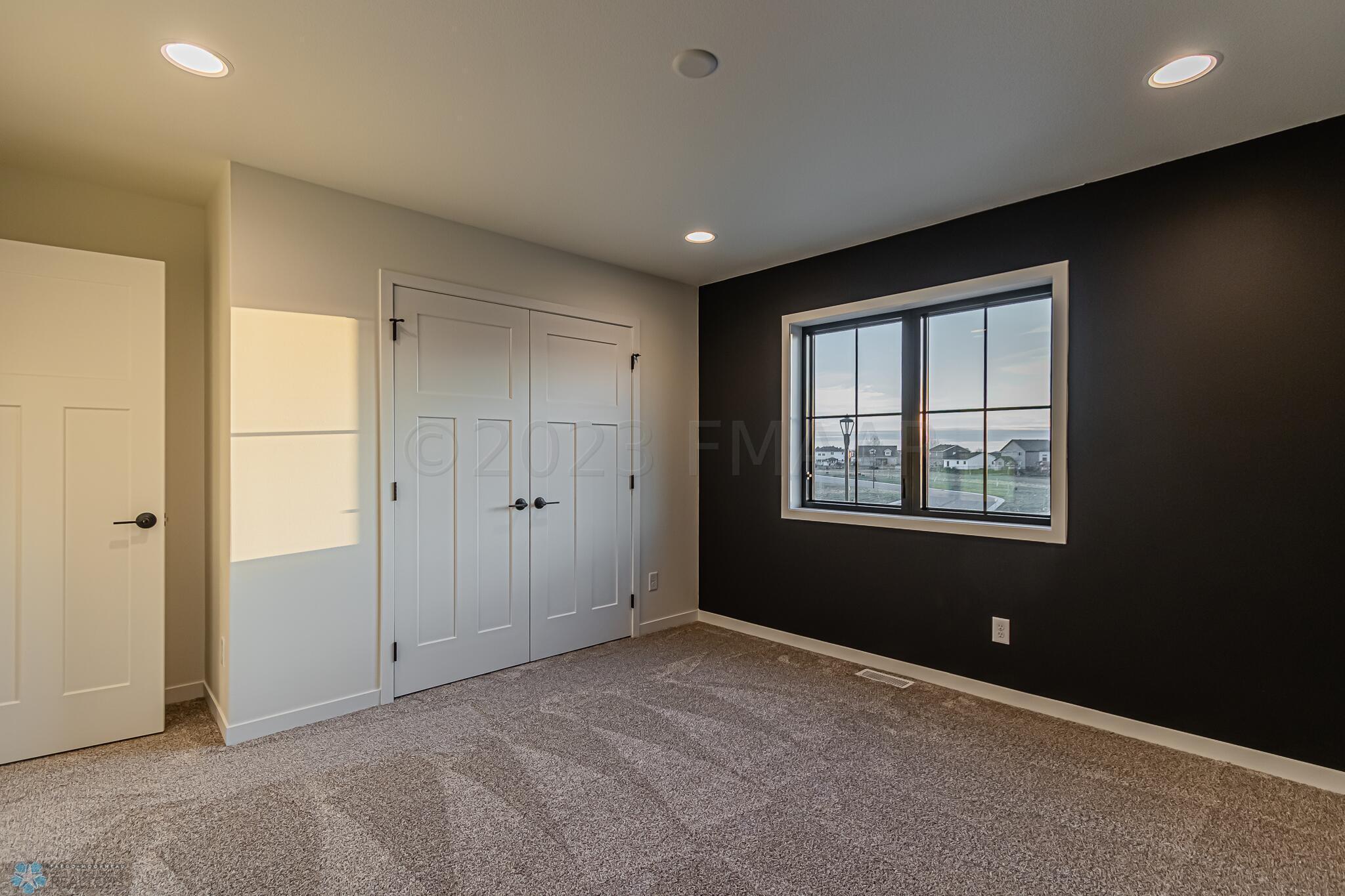 4843 4th St S, Moorhead, MN 56560-17