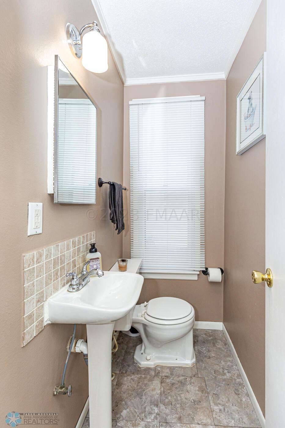 1/2 Bathroom