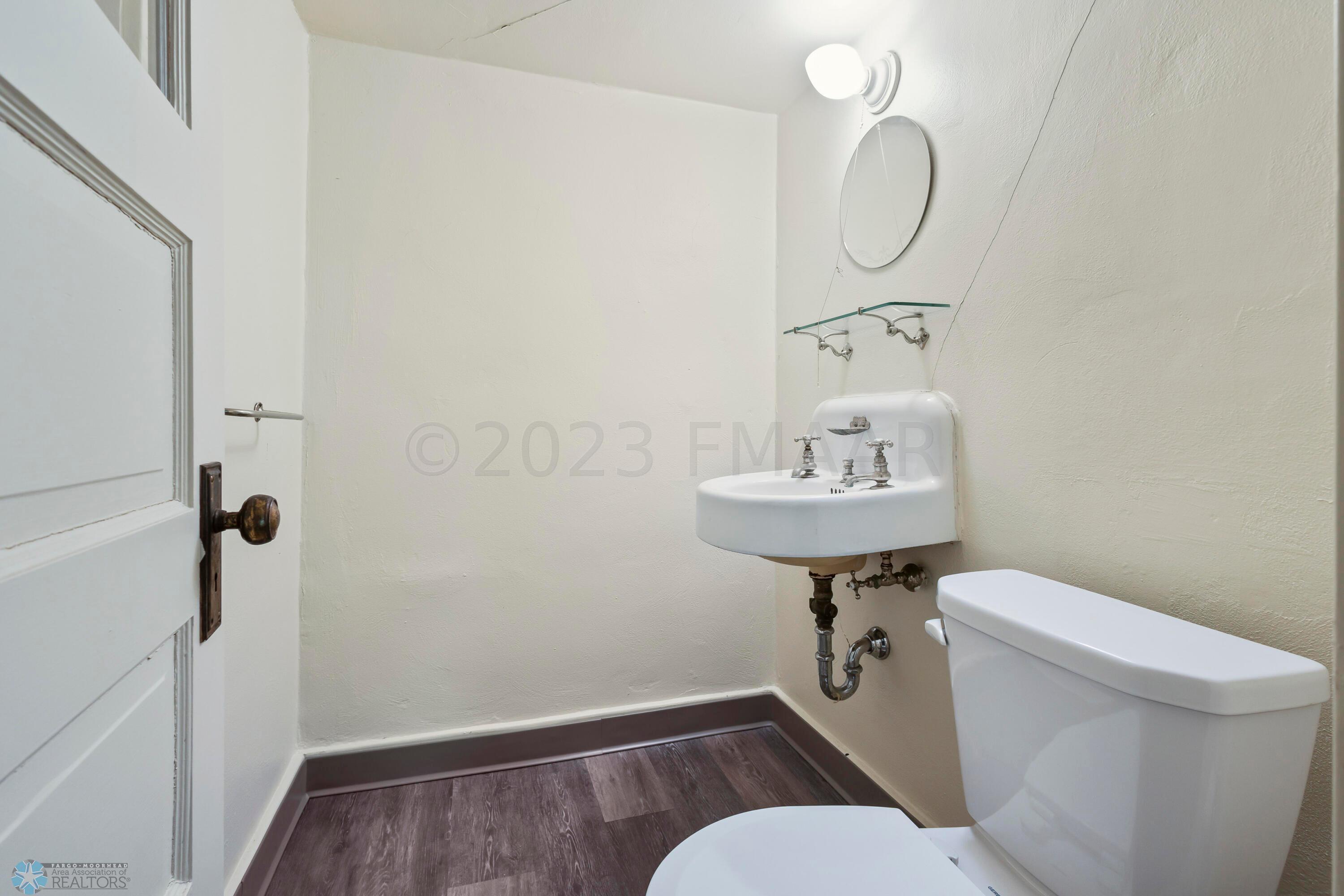 Bath 6, basement