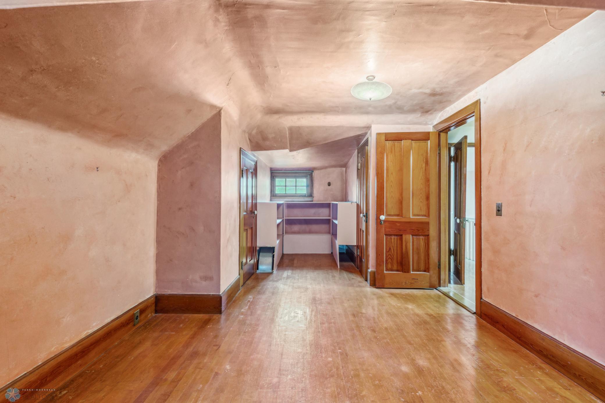 Bedroom 6, 3rd floor