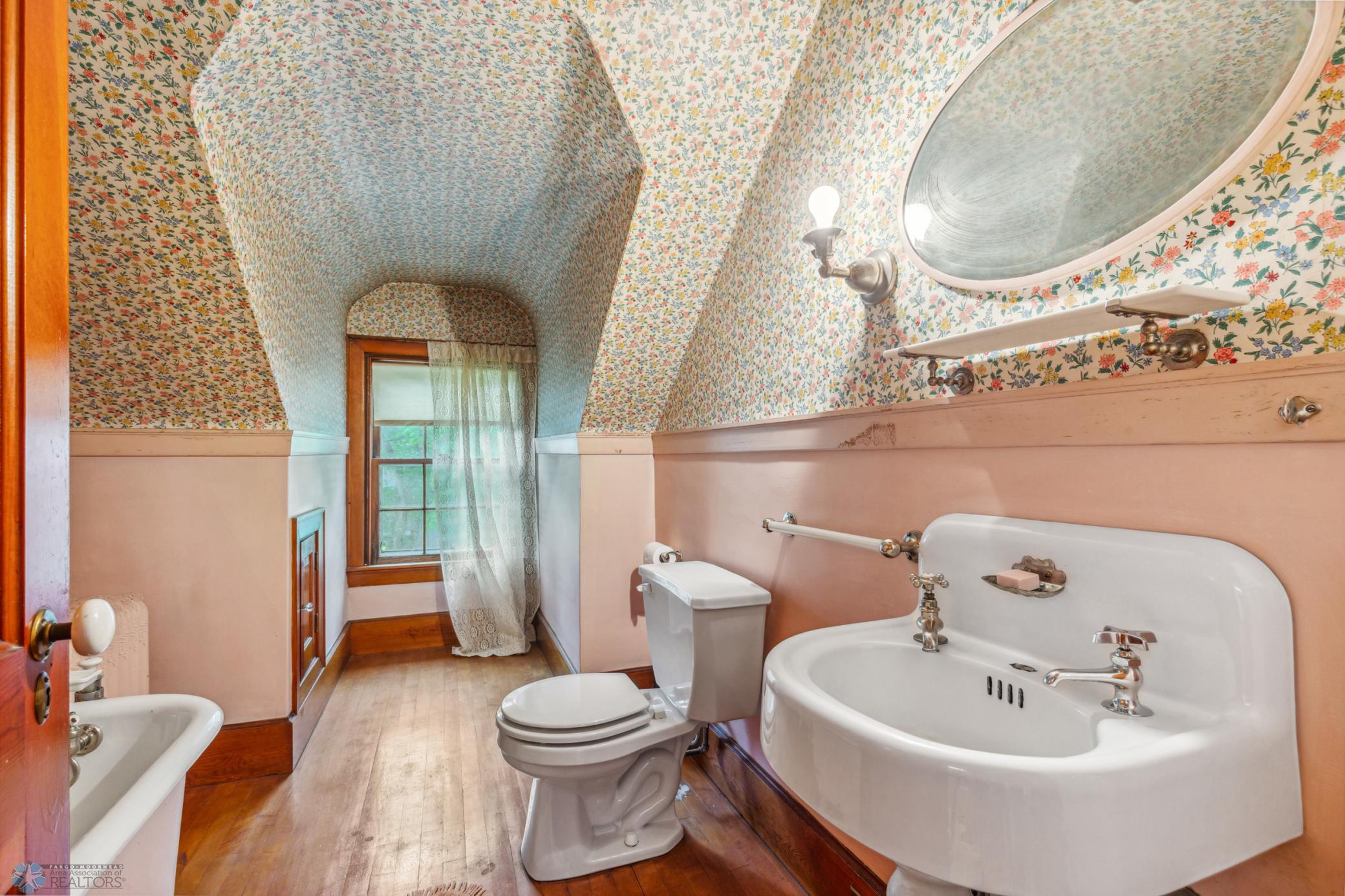 Bath 5, 3rd floor