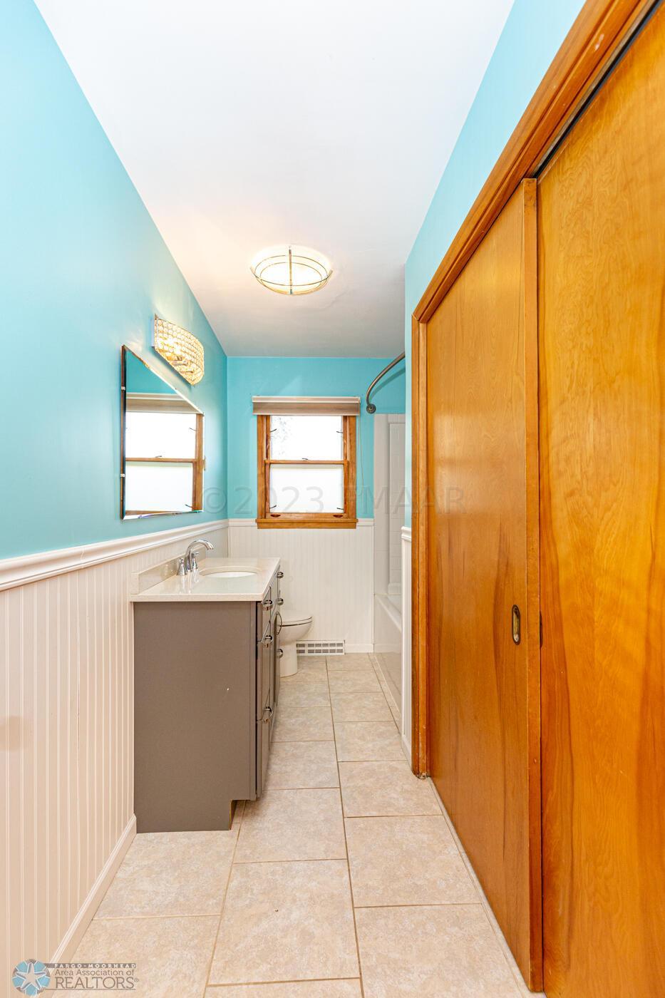 Upper Full Bathroom