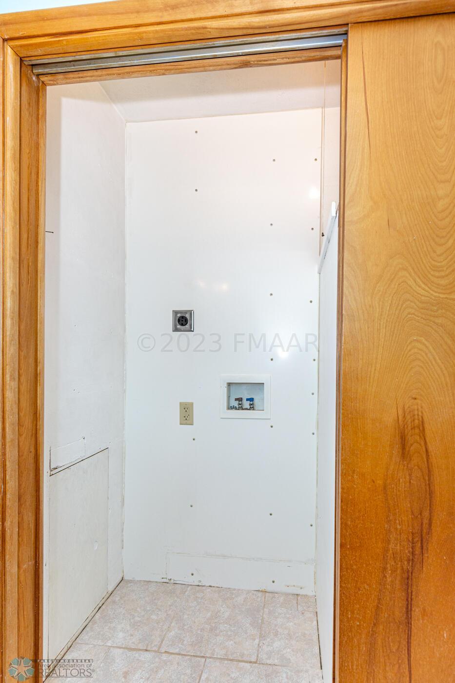 Main Bathroom Closet