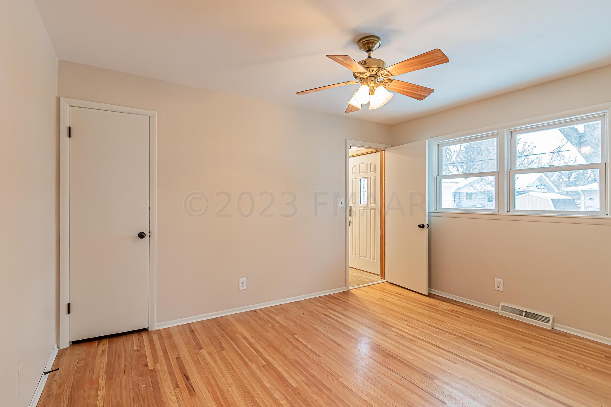 214 9th St N, Fargo, ND-05