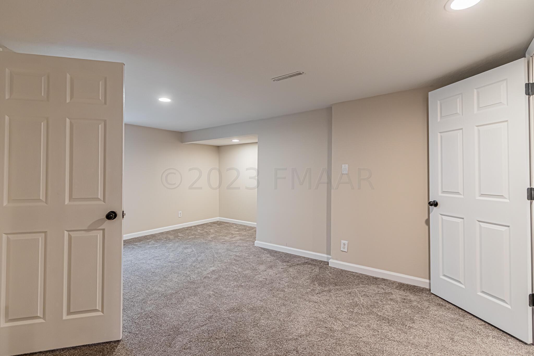 214 9th St N, Fargo, ND-08