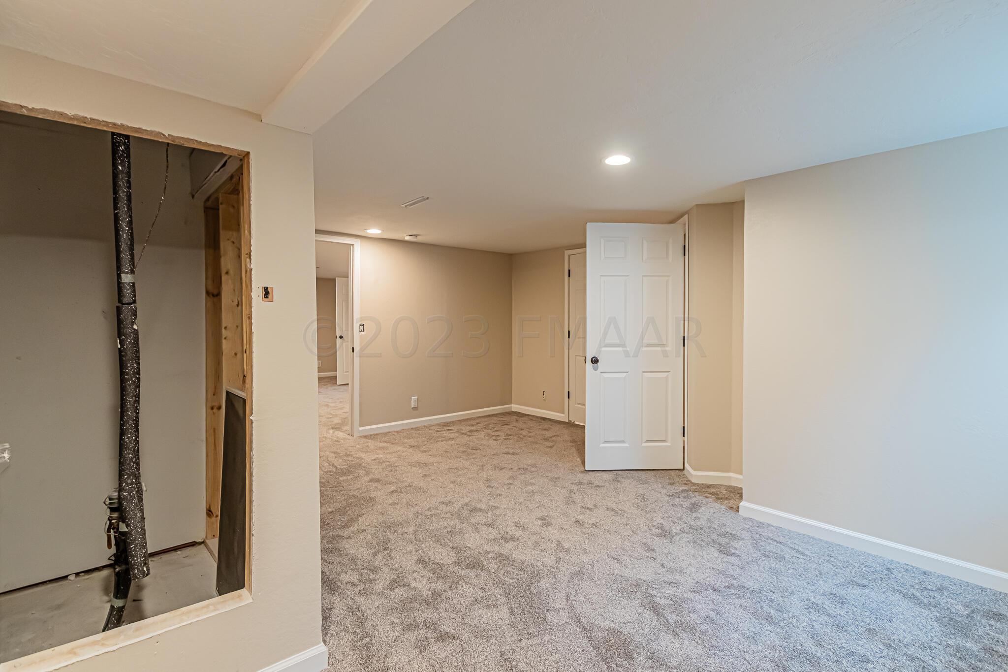 214 9th St N, Fargo, ND-09