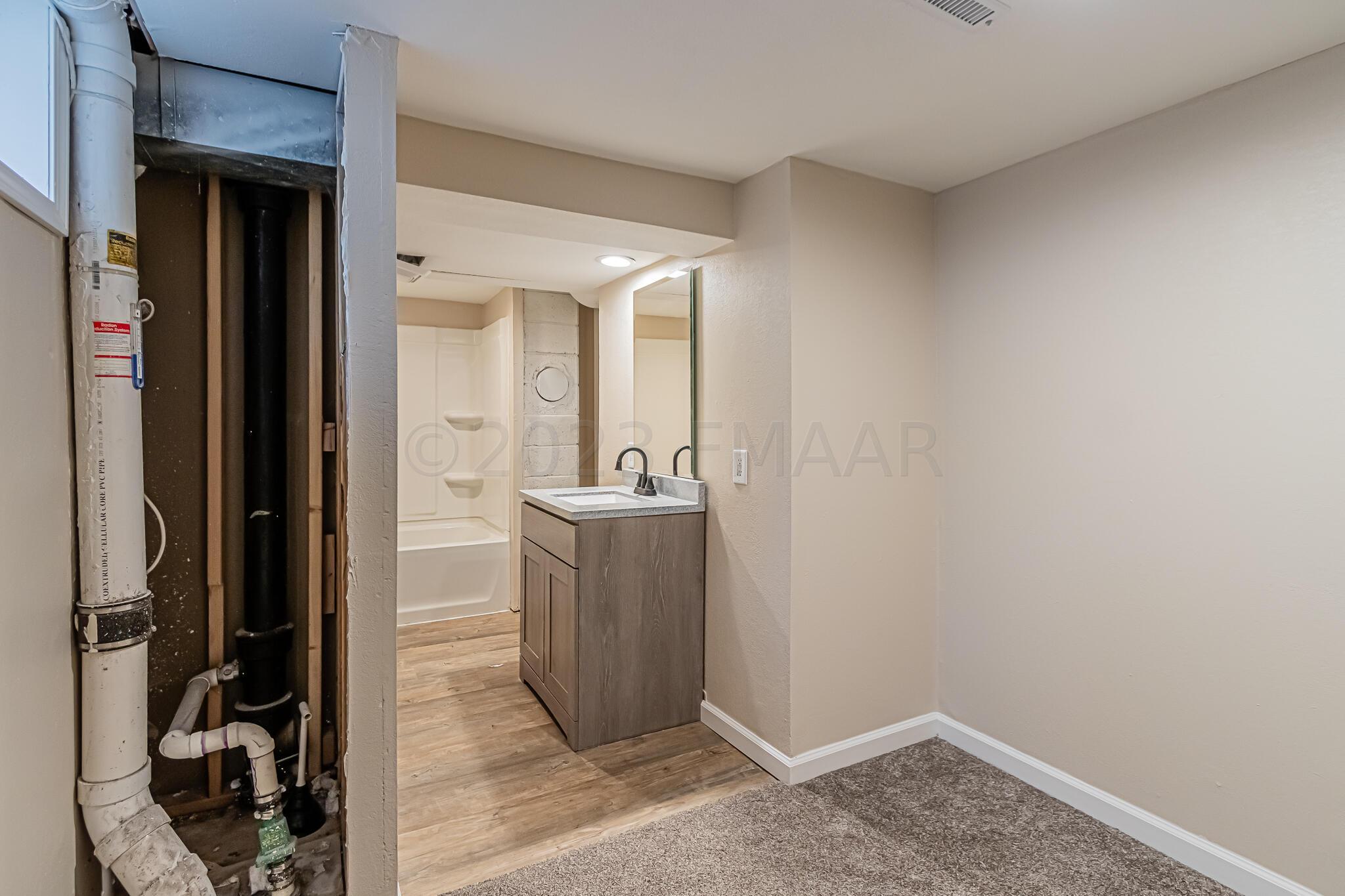 214 9th St N, Fargo, ND-13