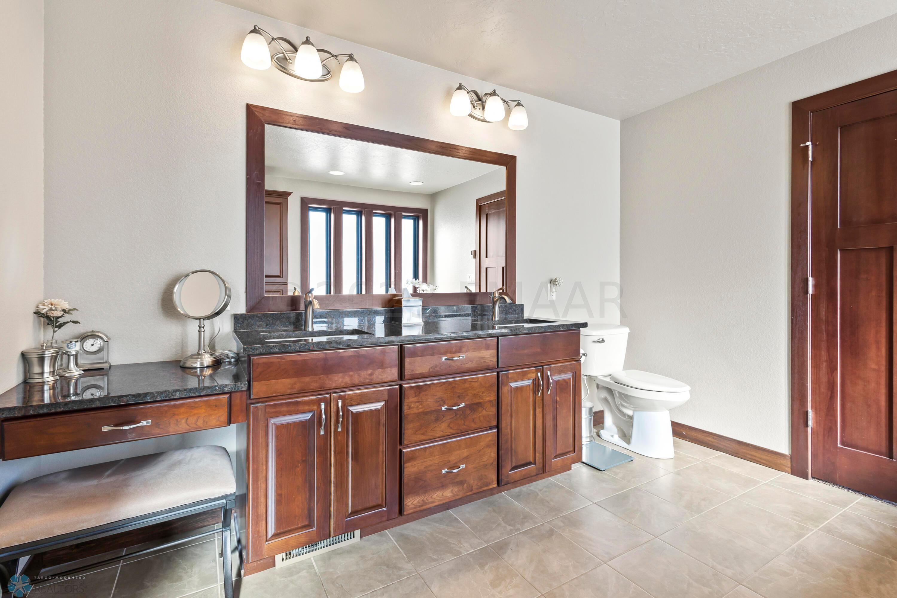Primary Ensuite/ Vanity